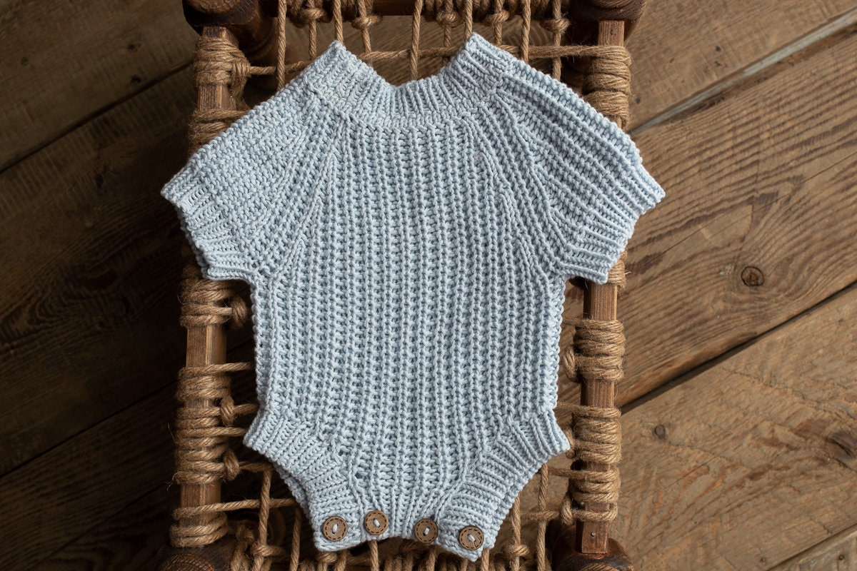 Baby Bloomers Outfit,Newborn Knited set,Newborn Hat,Newborn outfit,Newborn cap,Newborn photography,Pregnancy gift,Knitted newborn photo prop