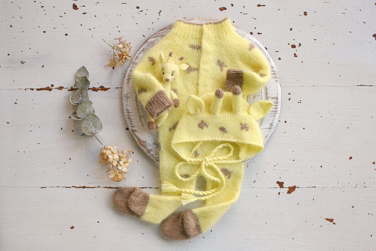Knitted Romper bonnet & Toy Giraffe ,Newborn Photography Prop Set,Newborn photography outfit,Newborn girl photoshoot outfit,Newborn Outfit