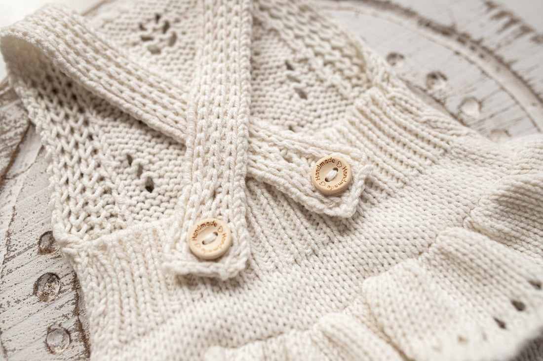 How to Style a Minimalist Newborn Photoshoot: Less Props, More Emotion