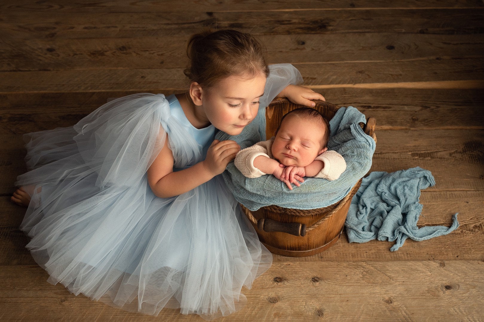 Wooden props for newborn photography