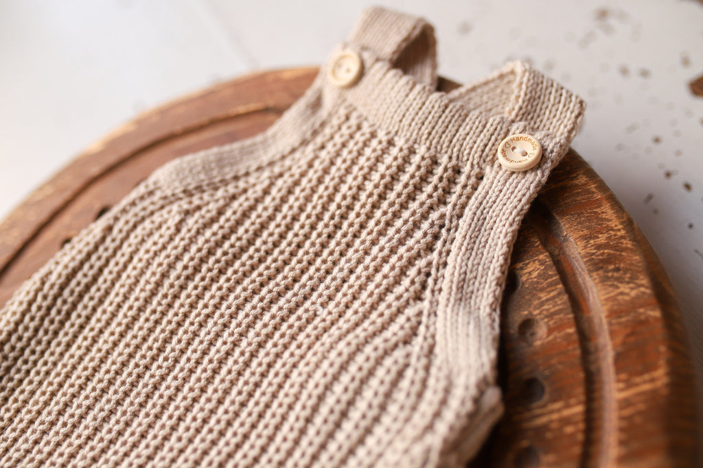 Knitted jumpsuit, bonnet and booties for a newborn, merino wool clothing set, newborn photo shoot props, newborn photo shoot clothes, hospital discharge clothes. (Copy) (Copy)