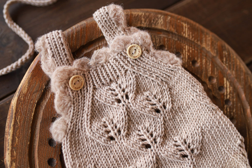 Knitted jumpsuit, bonnet for a newborn, merino wool clothing set, newborn photo shoot props, newborn photo shoot clothes, hospital discharge clothes. (Copy) (Copy) (Copy) (Copy)