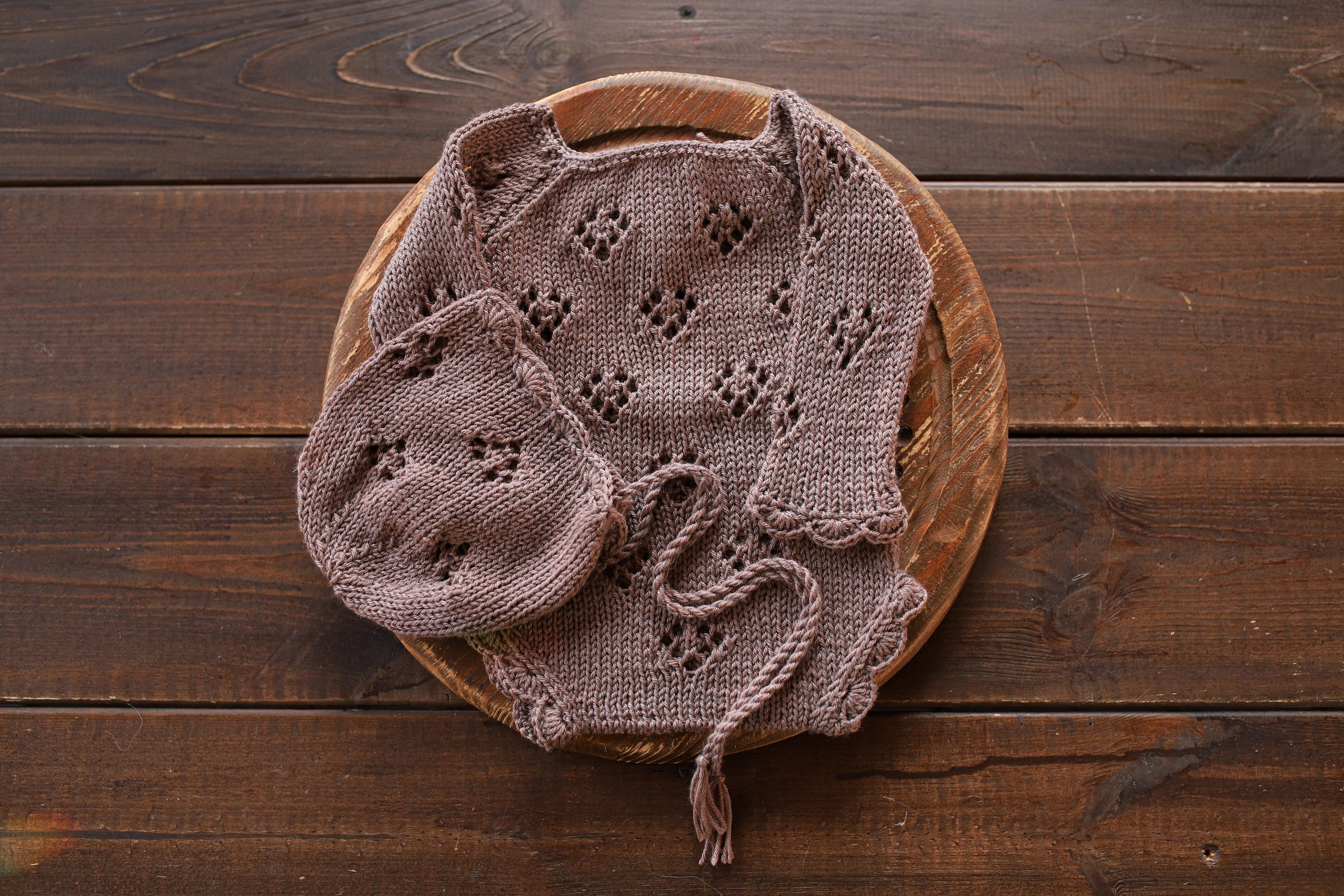 Knitted jumpsuit, bonnet and booties for a newborn, merino wool clothing set, newborn photo shoot props, newborn photo shoot clothes, hospital discharge clothes. (Copy) (Copy) (Copy)