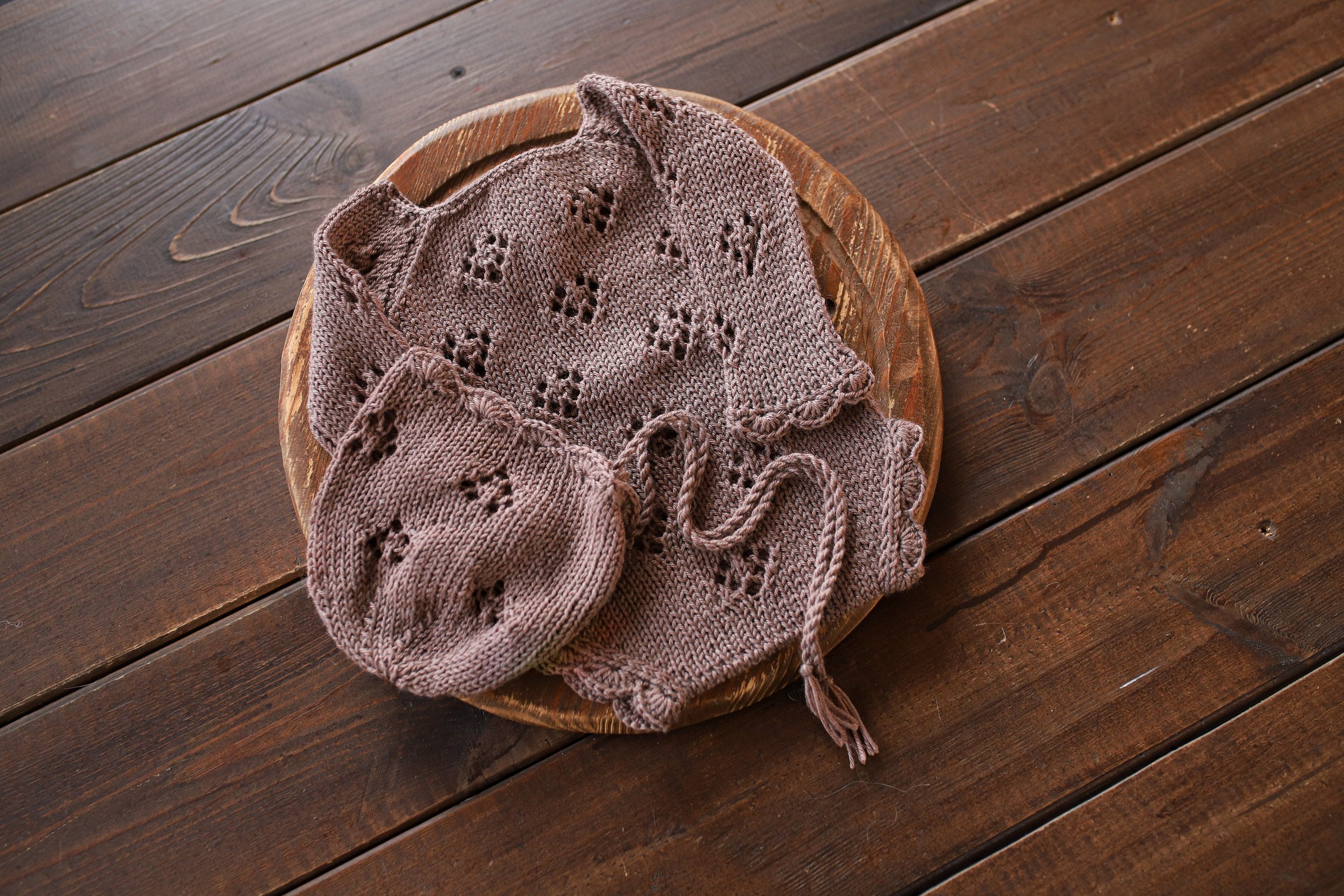Knitted jumpsuit, bonnet and booties for a newborn, merino wool clothing set, newborn photo shoot props, newborn photo shoot clothes, hospital discharge clothes. (Copy) (Copy) (Copy)