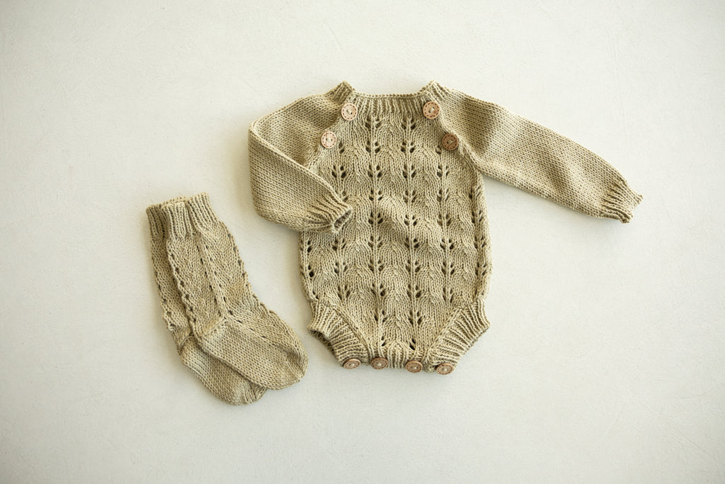 Knitted jumpsuit, bonnet and booties for a newborn, merino wool clothing set, newborn photo shoot props, newborn photo shoot clothes, hospital discharge clothes. (Copy) (Copy) (Copy) (Copy)