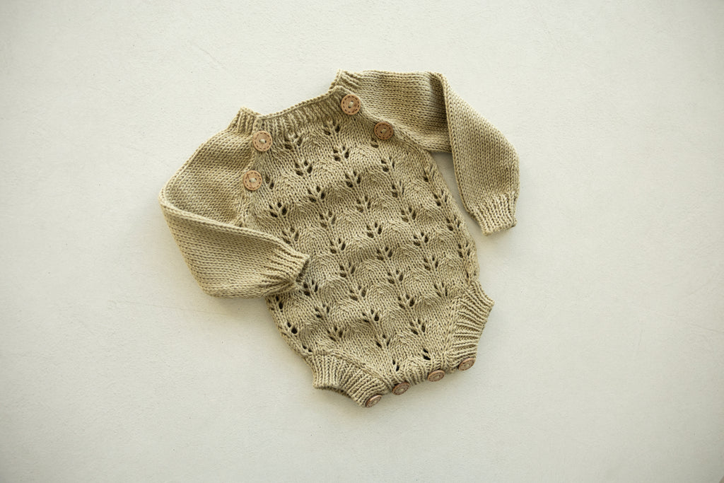 Knitted jumpsuit, bonnet and booties for a newborn, merino wool clothing set, newborn photo shoot props, newborn photo shoot clothes, hospital discharge clothes. (Copy) (Copy) (Copy) (Copy)