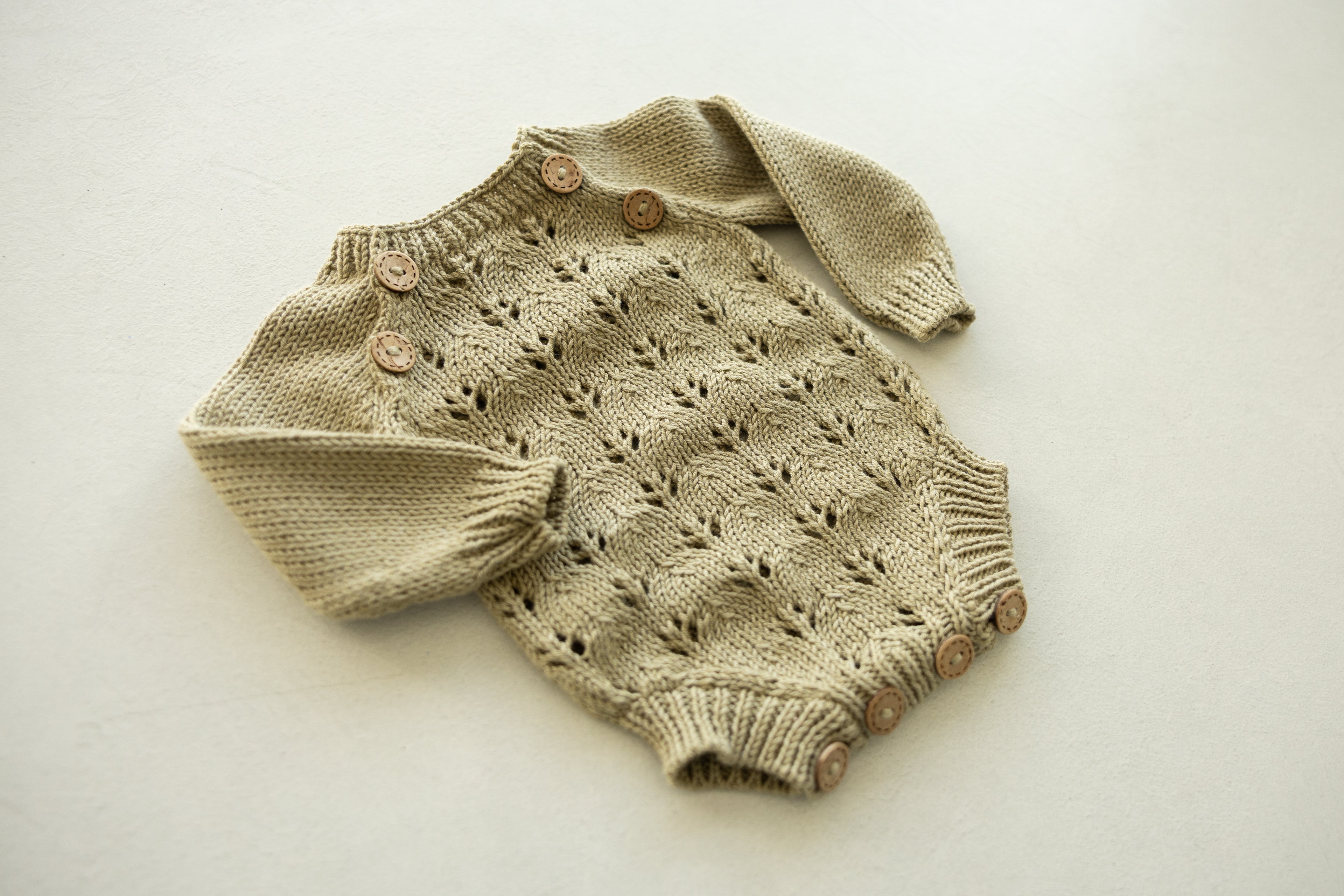 Knitted jumpsuit, bonnet and booties for a newborn, merino wool clothing set, newborn photo shoot props, newborn photo shoot clothes, hospital discharge clothes. (Copy) (Copy) (Copy) (Copy)
