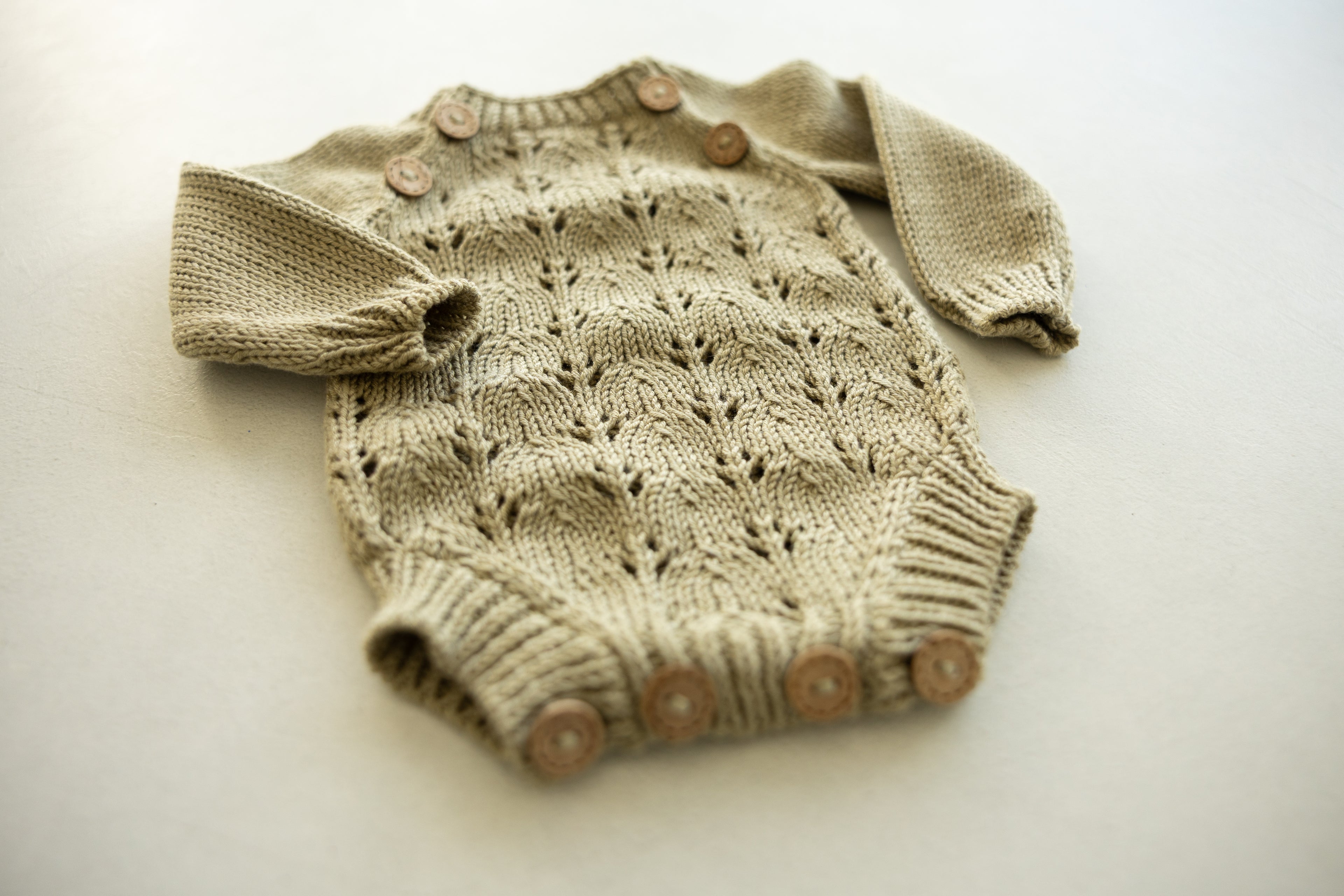 Knitted jumpsuit, bonnet and booties for a newborn, merino wool clothing set, newborn photo shoot props, newborn photo shoot clothes, hospital discharge clothes. (Copy) (Copy) (Copy) (Copy)