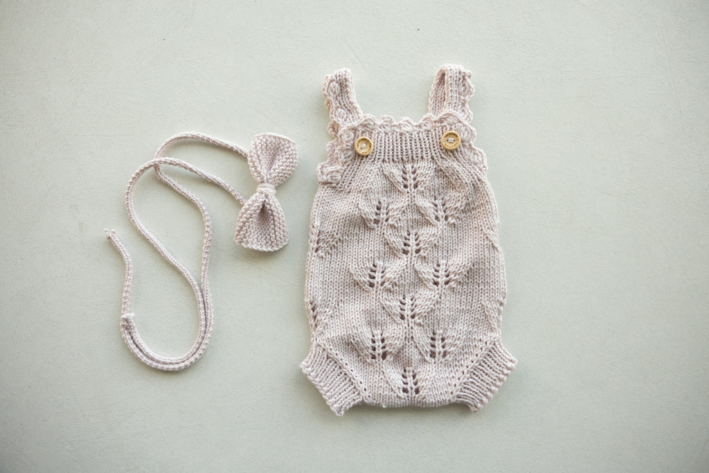 Knitted jumpsuit, bonnet and booties for a newborn, merino wool clothing set, newborn photo shoot props, newborn photo shoot clothes, hospital discharge clothes. (Copy) (Copy) (Copy) (Copy)