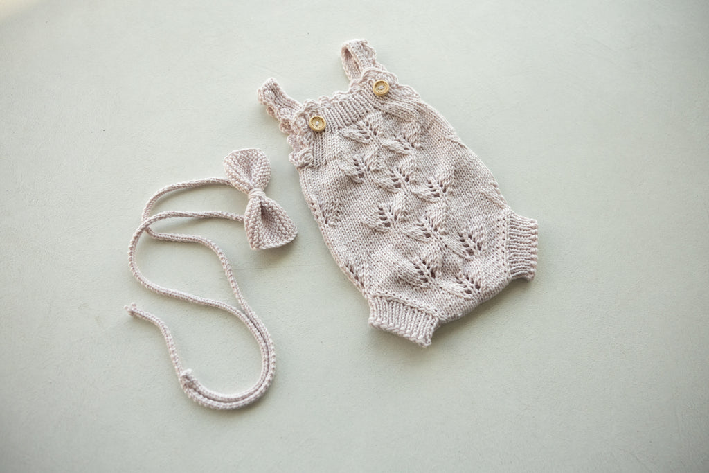 Knitted jumpsuit, bonnet and booties for a newborn, merino wool clothing set, newborn photo shoot props, newborn photo shoot clothes, hospital discharge clothes. (Copy) (Copy) (Copy) (Copy)