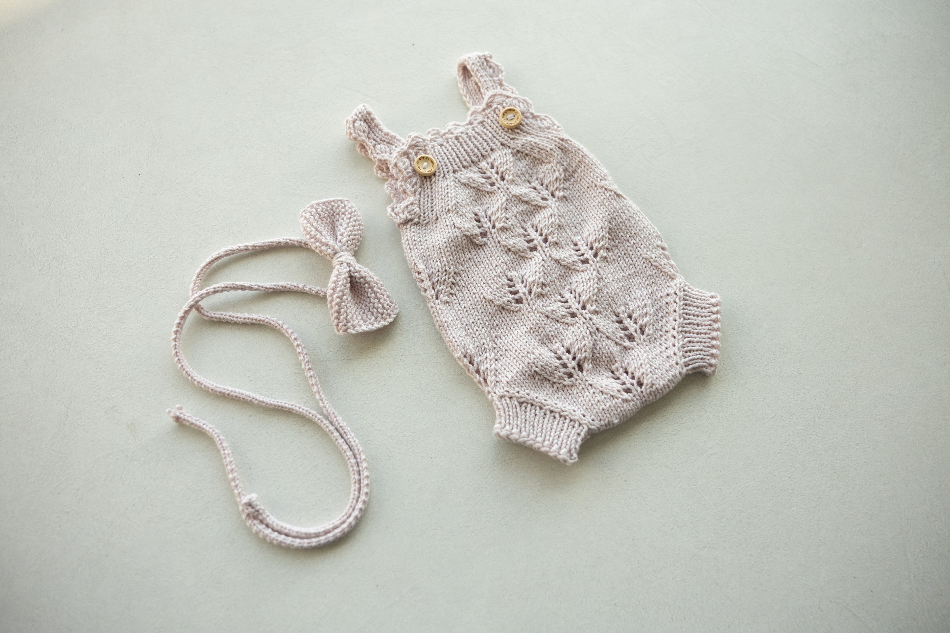 Knitted jumpsuit, bonnet and booties for a newborn, merino wool clothing set, newborn photo shoot props, newborn photo shoot clothes, hospital discharge clothes. (Copy) (Copy) (Copy) (Copy)