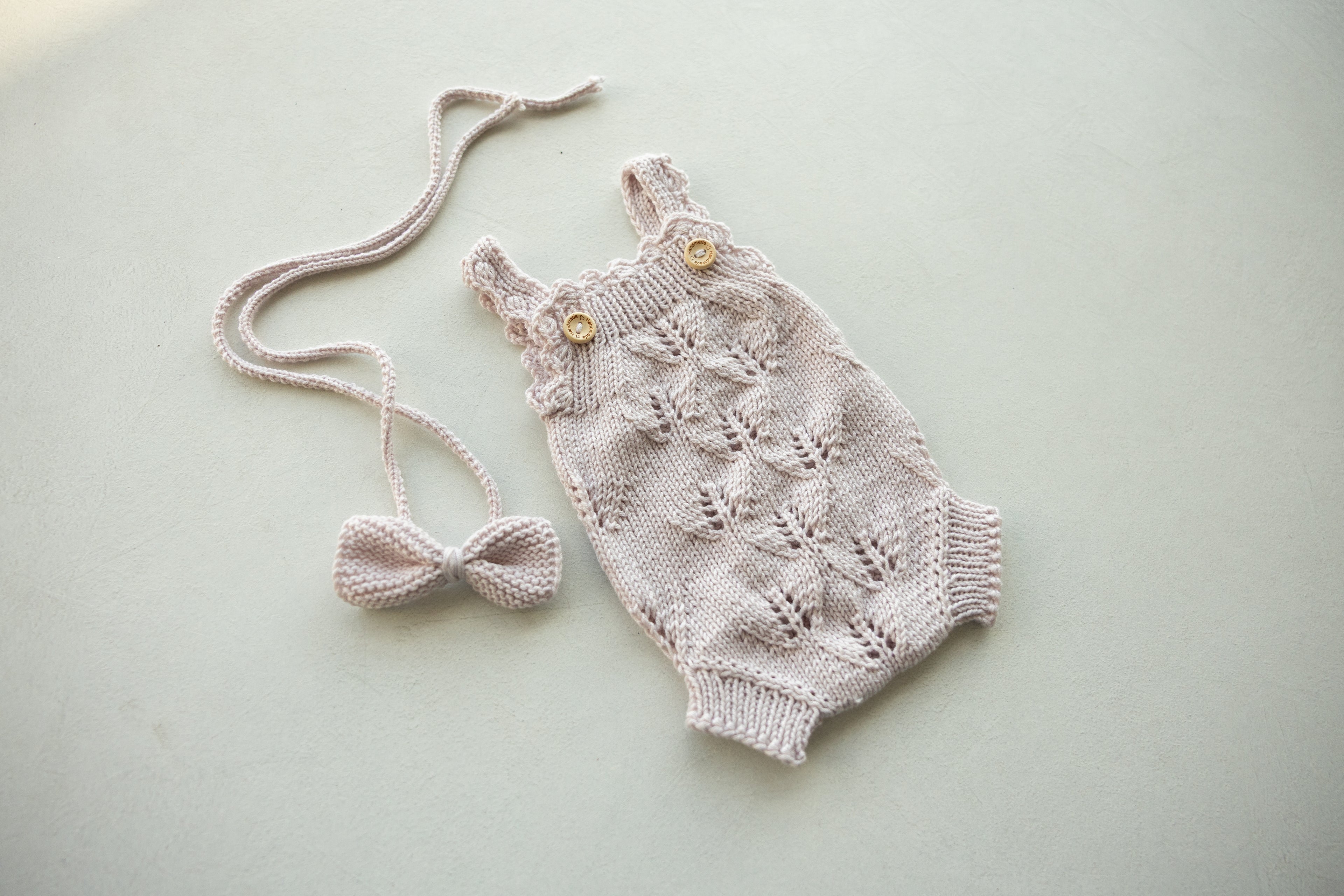 Knitted jumpsuit, bonnet and booties for a newborn, merino wool clothing set, newborn photo shoot props, newborn photo shoot clothes, hospital discharge clothes. (Copy) (Copy) (Copy) (Copy)
