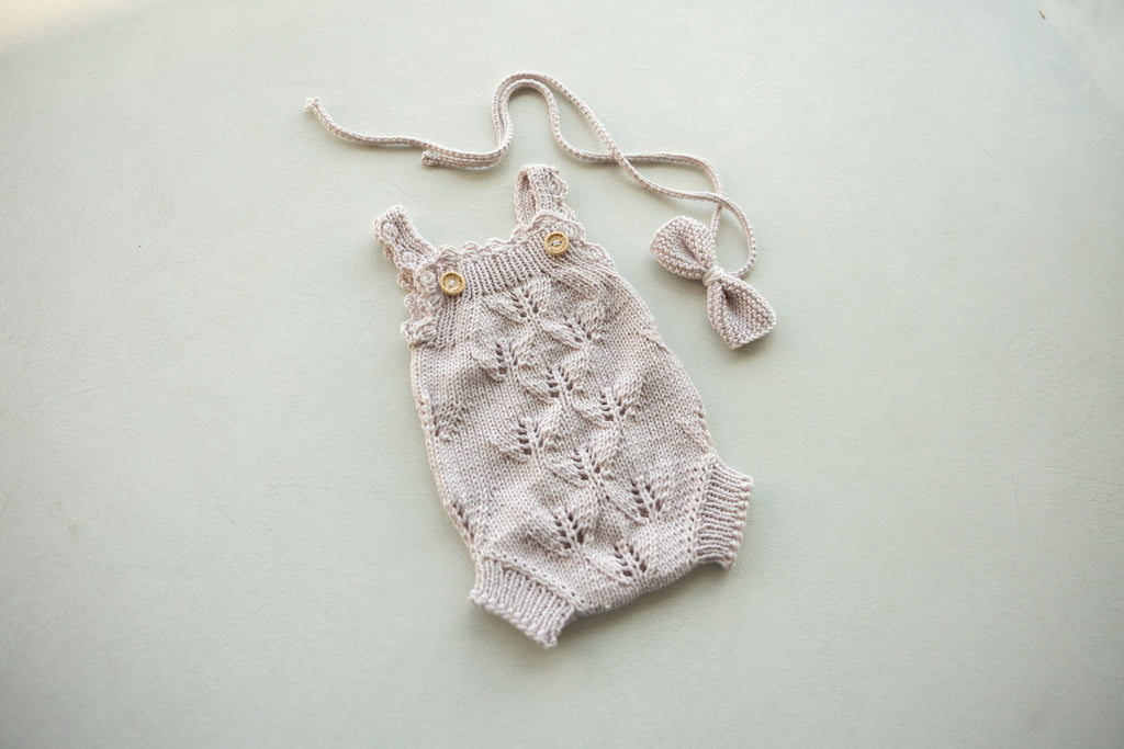 Knitted jumpsuit, bonnet and booties for a newborn, merino wool clothing set, newborn photo shoot props, newborn photo shoot clothes, hospital discharge clothes. (Copy) (Copy) (Copy) (Copy)