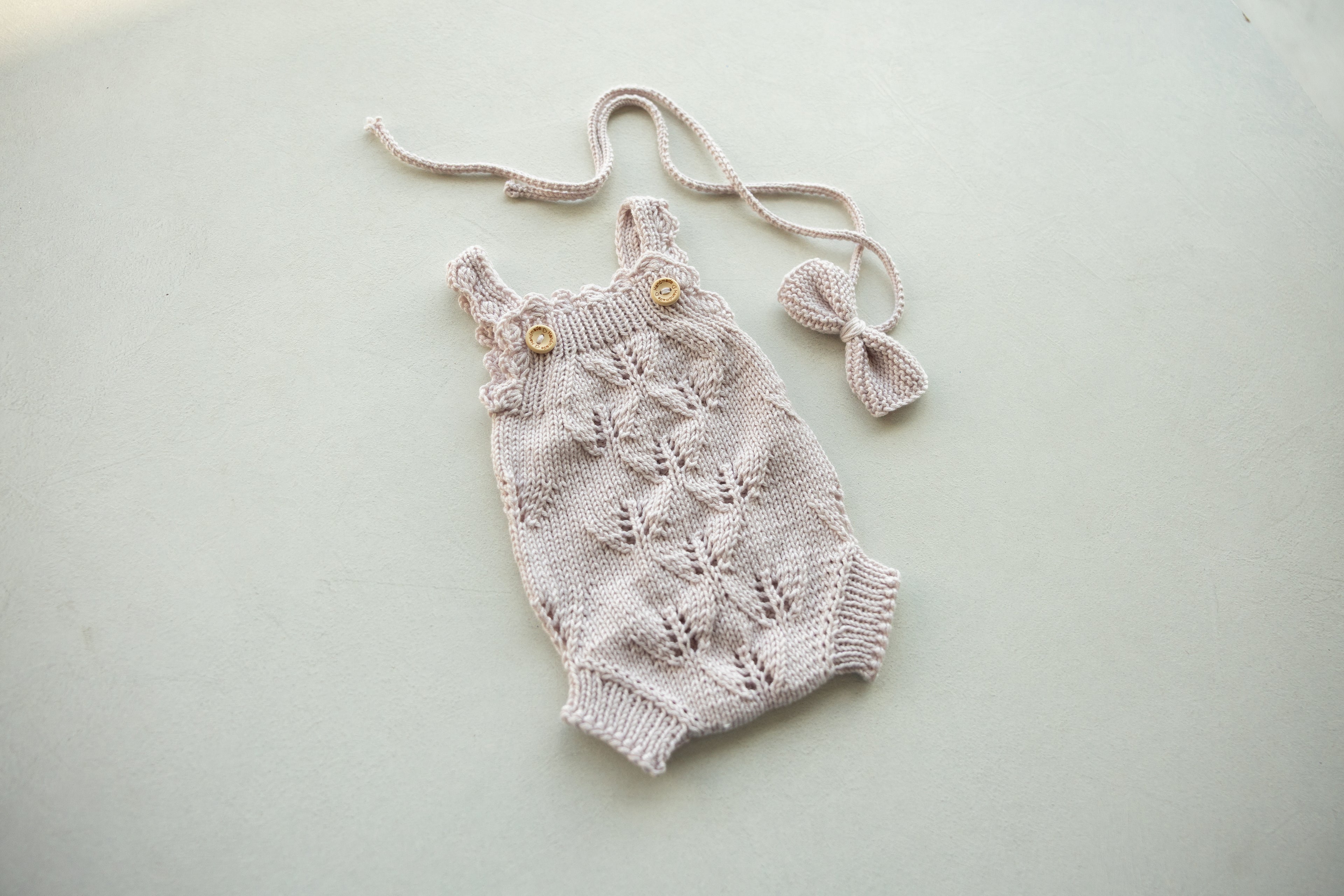 Knitted jumpsuit, bonnet and booties for a newborn, merino wool clothing set, newborn photo shoot props, newborn photo shoot clothes, hospital discharge clothes. (Copy) (Copy) (Copy) (Copy)