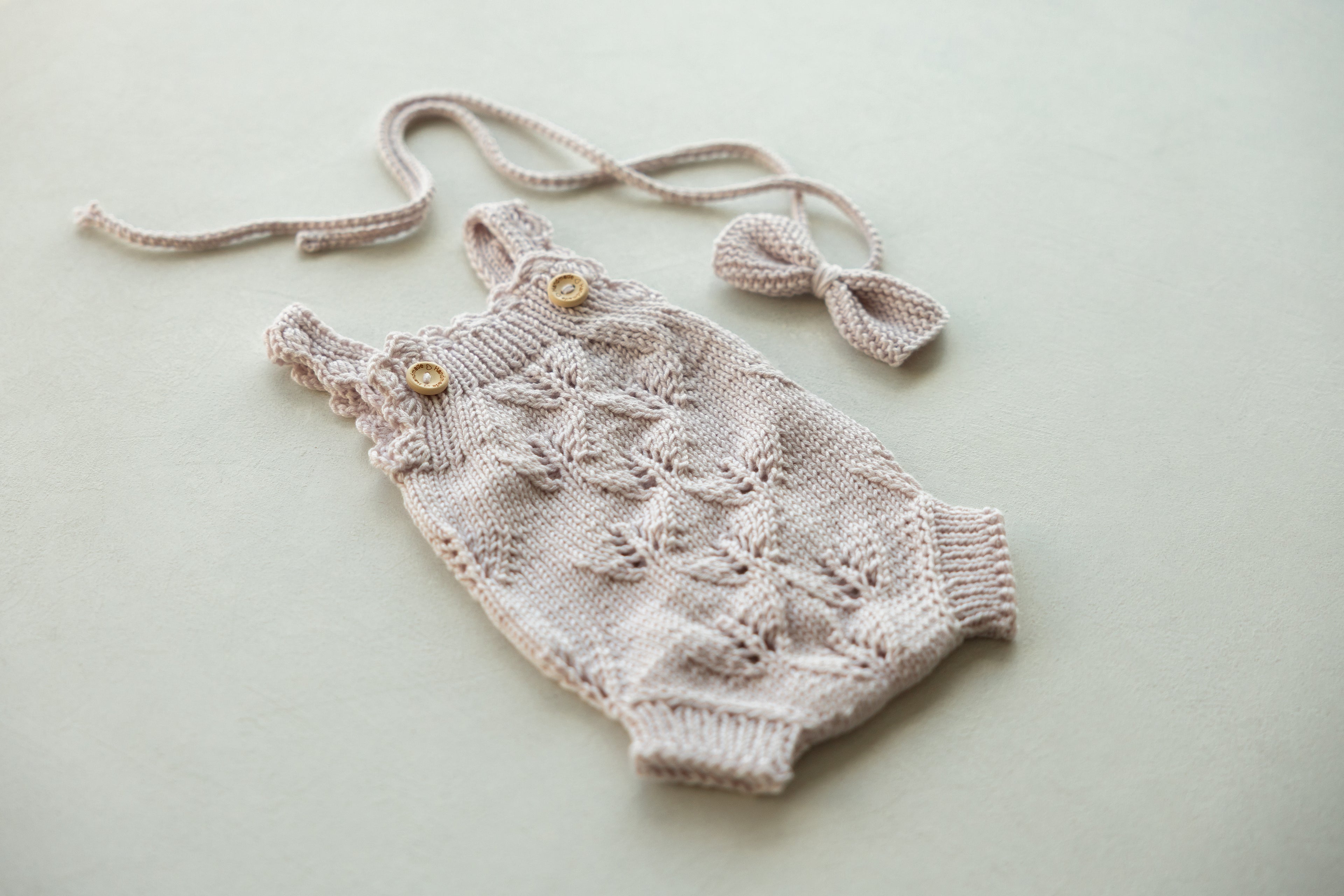 Knitted jumpsuit, bonnet and booties for a newborn, merino wool clothing set, newborn photo shoot props, newborn photo shoot clothes, hospital discharge clothes. (Copy) (Copy) (Copy) (Copy)