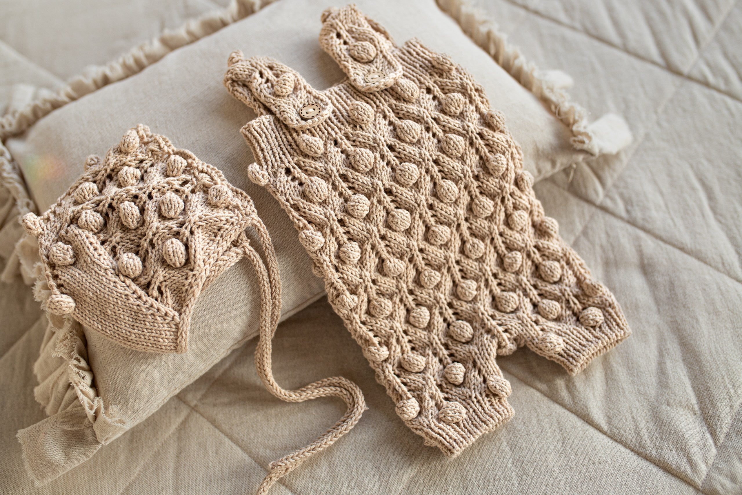 Knitted jumpsuit, bonnet and booties for a newborn, merino wool clothing set, newborn photo shoot props, newborn photo shoot clothes, hospital discharge clothes. (Copy) (Copy) (Copy) (Copy)