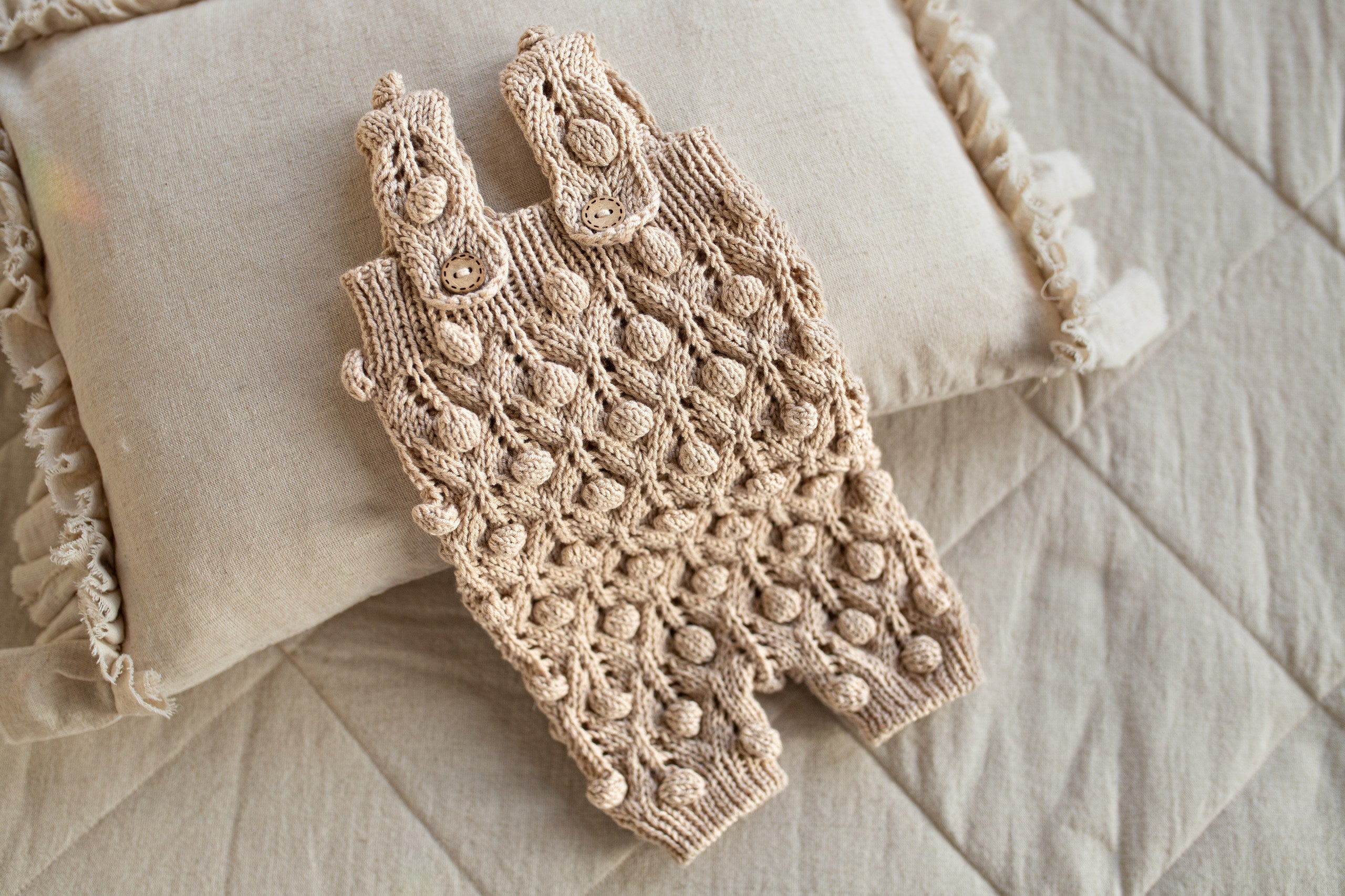 Knitted jumpsuit, bonnet and booties for a newborn, merino wool clothing set, newborn photo shoot props, newborn photo shoot clothes, hospital discharge clothes. (Copy) (Copy) (Copy) (Copy)