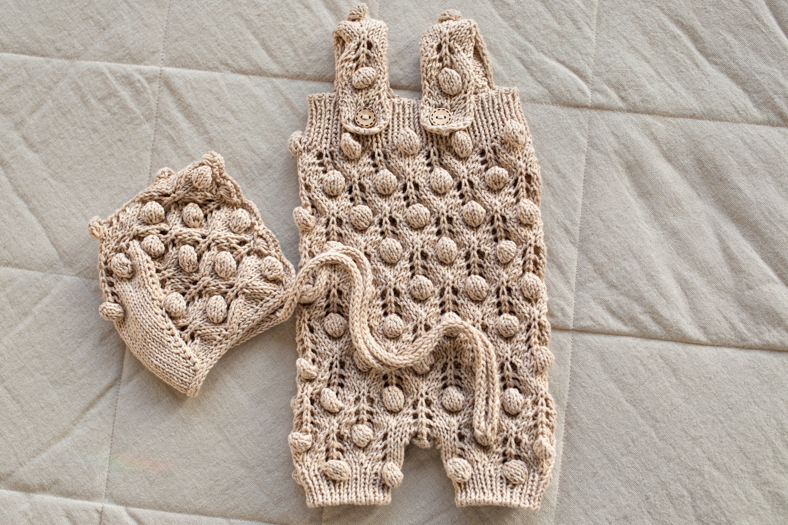 Knitted jumpsuit, bonnet and booties for a newborn, merino wool clothing set, newborn photo shoot props, newborn photo shoot clothes, hospital discharge clothes. (Copy) (Copy) (Copy) (Copy)