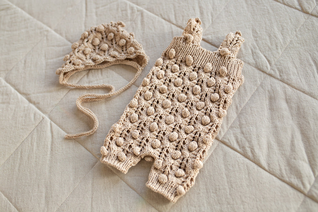 Knitted jumpsuit, bonnet and booties for a newborn, merino wool clothing set, newborn photo shoot props, newborn photo shoot clothes, hospital discharge clothes. (Copy) (Copy) (Copy) (Copy)