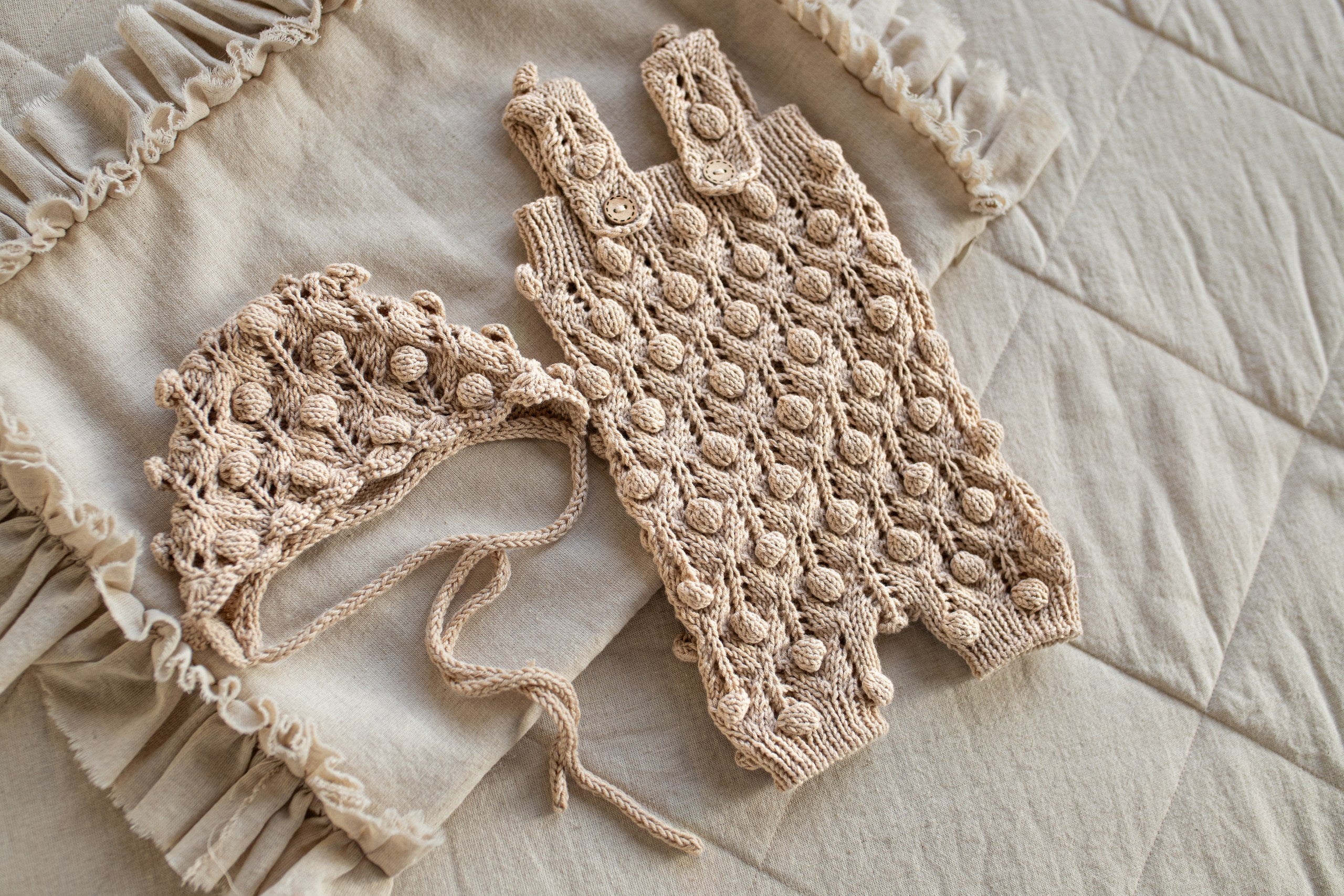 Knitted jumpsuit, bonnet and booties for a newborn, merino wool clothing set, newborn photo shoot props, newborn photo shoot clothes, hospital discharge clothes. (Copy) (Copy) (Copy) (Copy)