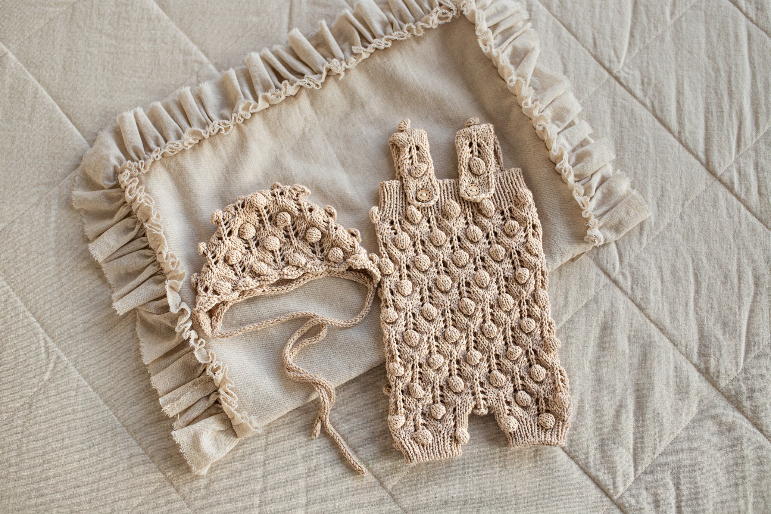 Knitted jumpsuit, bonnet and booties for a newborn, merino wool clothing set, newborn photo shoot props, newborn photo shoot clothes, hospital discharge clothes. (Copy) (Copy) (Copy) (Copy)