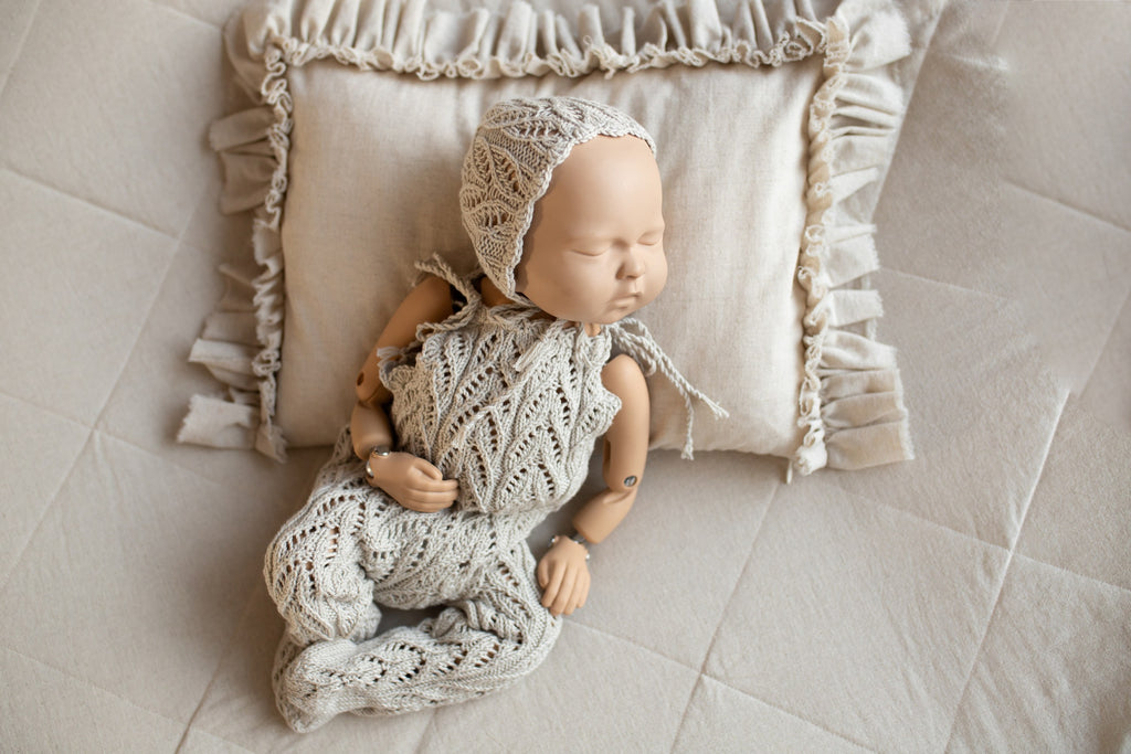 Knitted jumpsuit, bonnet and booties for a newborn, merino wool clothing set, newborn photo shoot props, newborn photo shoot clothes, hospital discharge clothes. (Copy) (Copy) (Copy)