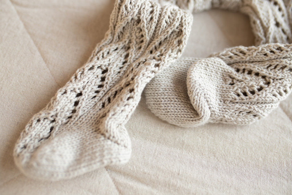 Knitted jumpsuit, bonnet and booties for a newborn, merino wool clothing set, newborn photo shoot props, newborn photo shoot clothes, hospital discharge clothes. (Copy) (Copy) (Copy)