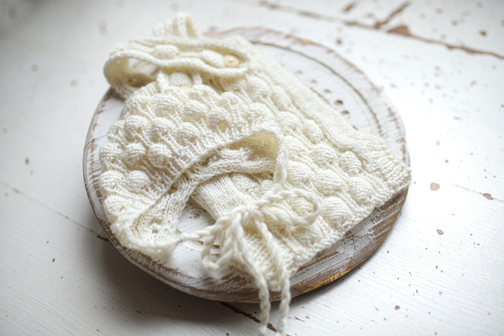 Knitted jumpsuit and bonnet for newborn, knitted set for newborn, newborn clothes, newborn photo shoot set, newborn photo shoot clothes, baby shower gift