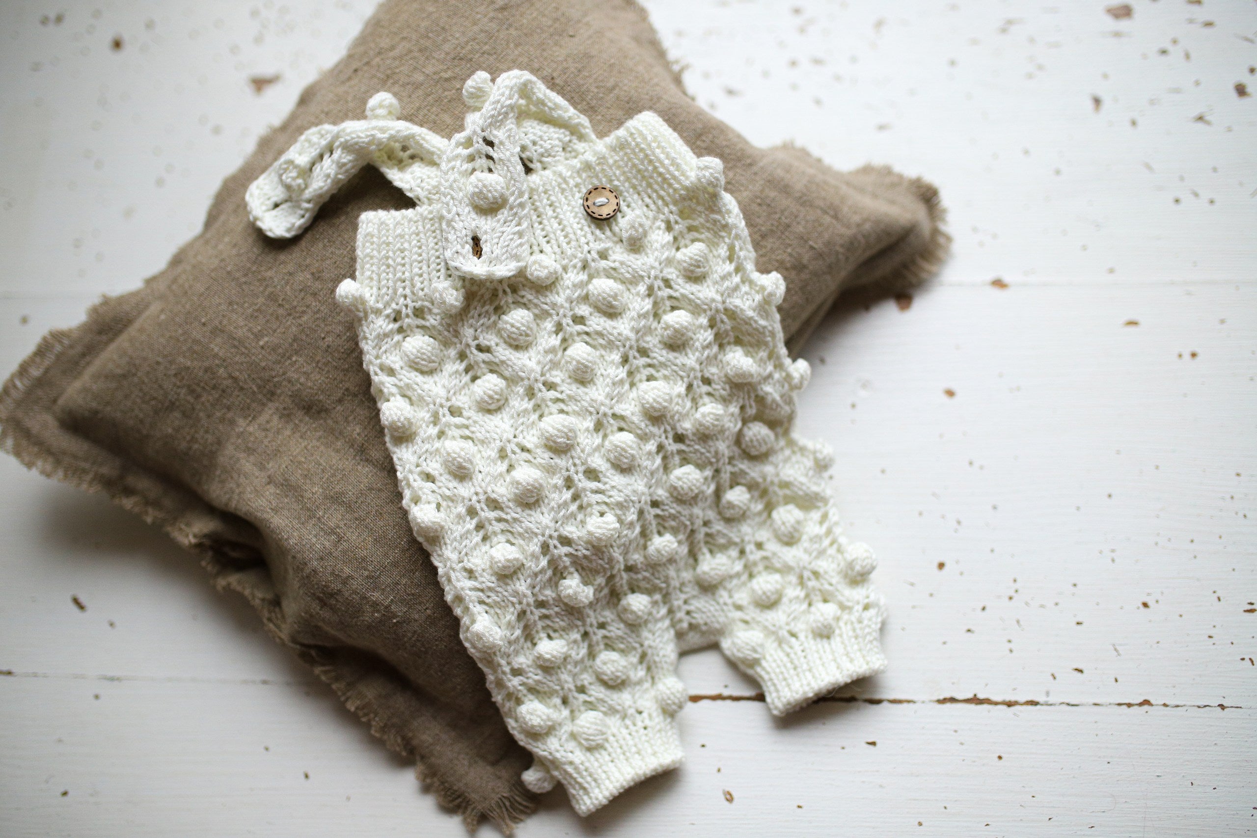 Knitted set for a newborn girl, knitted jumpsuit and bonnet, outfit for a newborn photo shoot, gift for pregnant women, props for newborns, outfit for discharge from the hospital