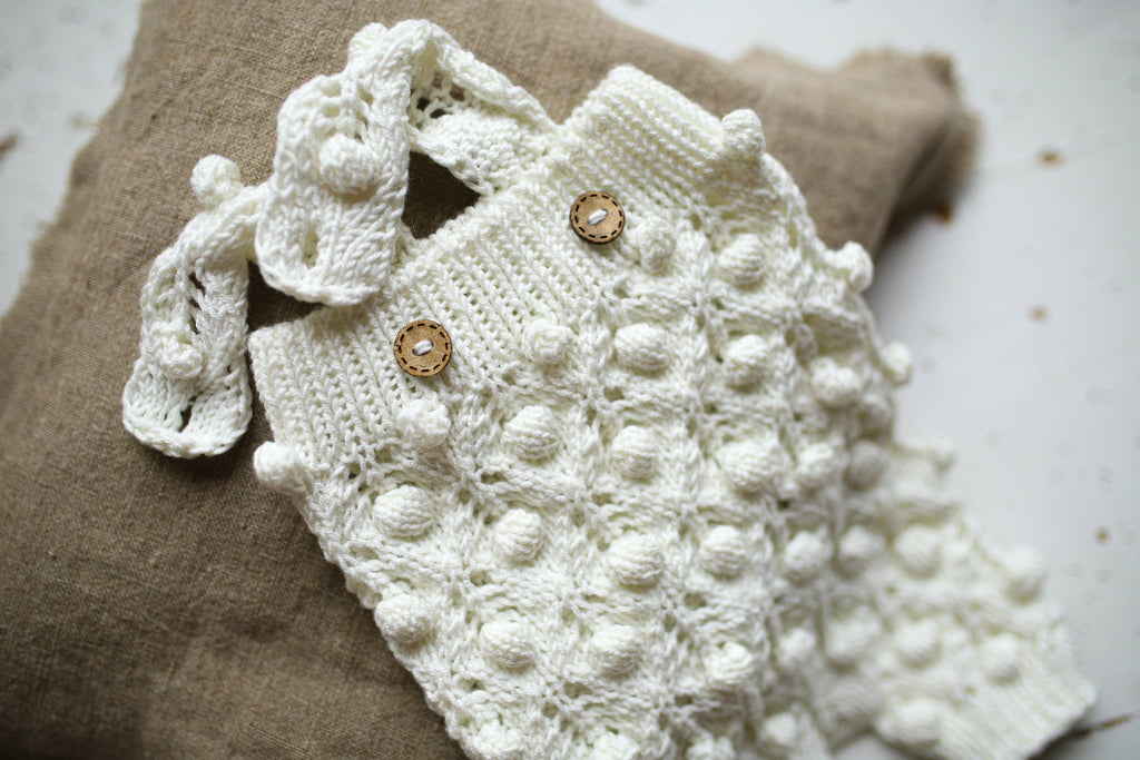 Knitted set for a newborn girl, knitted jumpsuit and bonnet, outfit for a newborn photo shoot, gift for pregnant women, props for newborns, outfit for discharge from the hospital