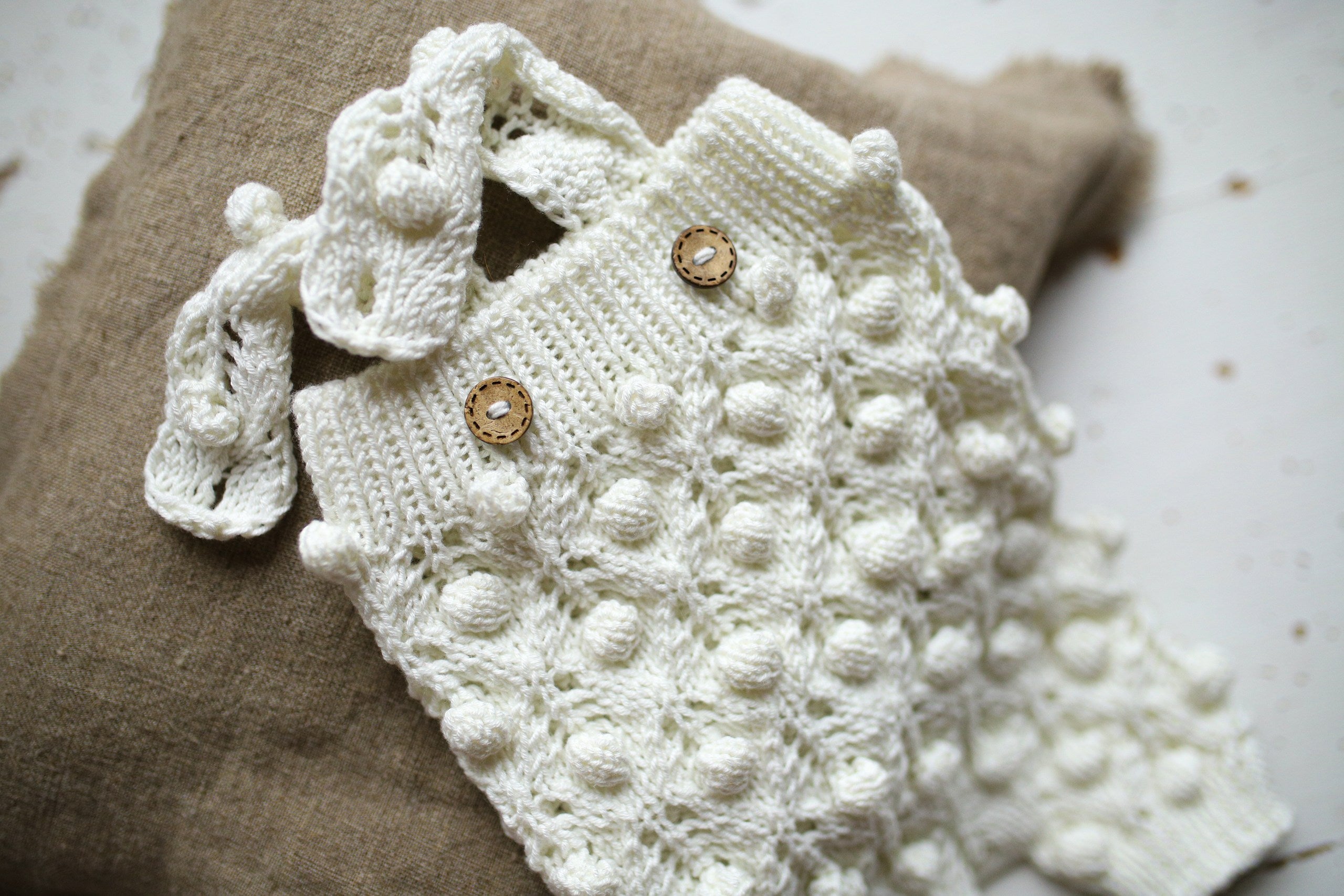 Knitted set for a newborn girl, knitted jumpsuit and bonnet, outfit for a newborn photo shoot, gift for pregnant women, props for newborns, outfit for discharge from the hospital