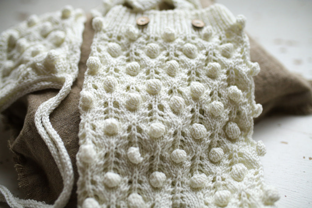 Knitted set for a newborn girl, knitted jumpsuit and bonnet, outfit for a newborn photo shoot, gift for pregnant women, props for newborns, outfit for discharge from the hospital