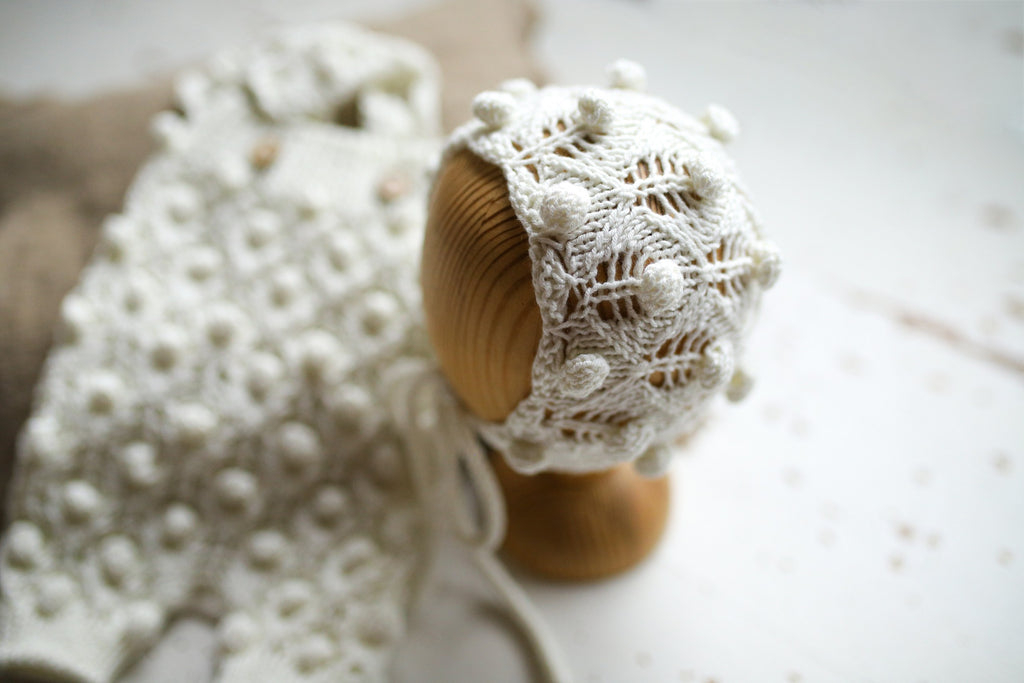 Knitted set for a newborn girl, knitted jumpsuit and bonnet, outfit for a newborn photo shoot, gift for pregnant women, props for newborns, outfit for discharge from the hospital