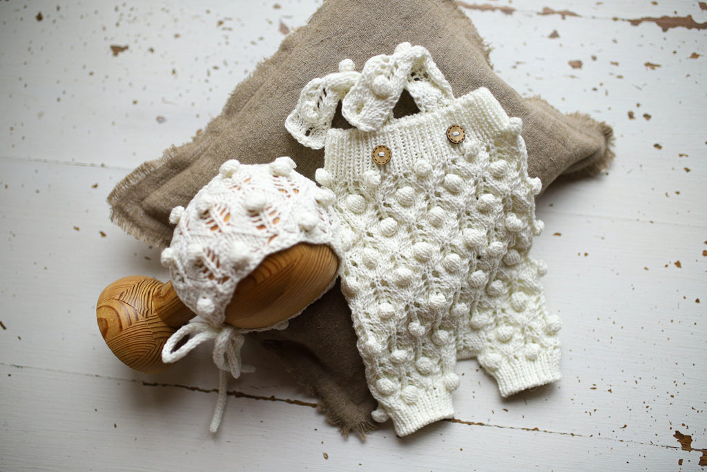 Knitted set for a newborn girl, knitted jumpsuit and bonnet, outfit for a newborn photo shoot, gift for pregnant women, props for newborns, outfit for discharge from the hospital