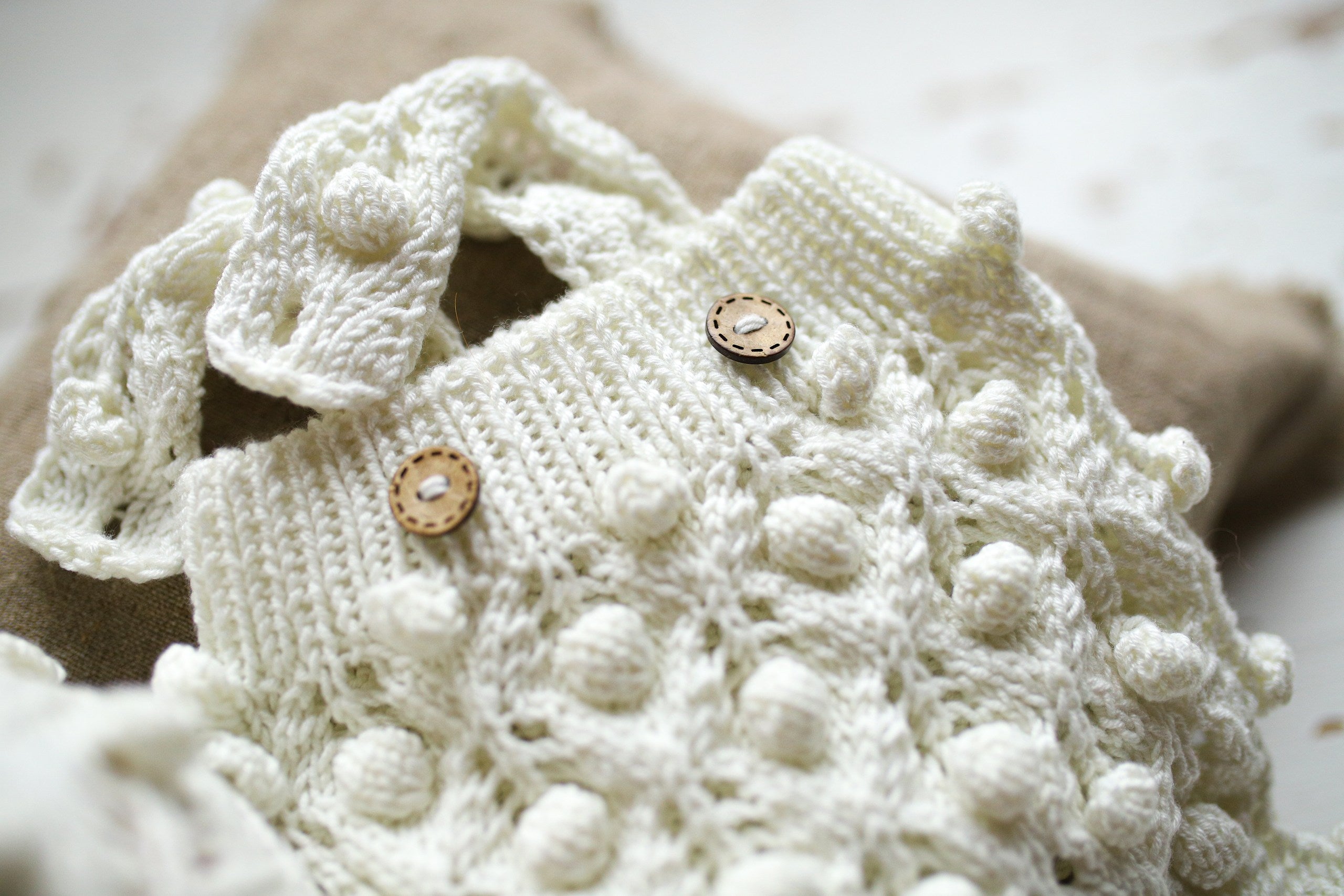 Knitted set for a newborn girl, knitted jumpsuit and bonnet, outfit for a newborn photo shoot, gift for pregnant women, props for newborns, outfit for discharge from the hospital