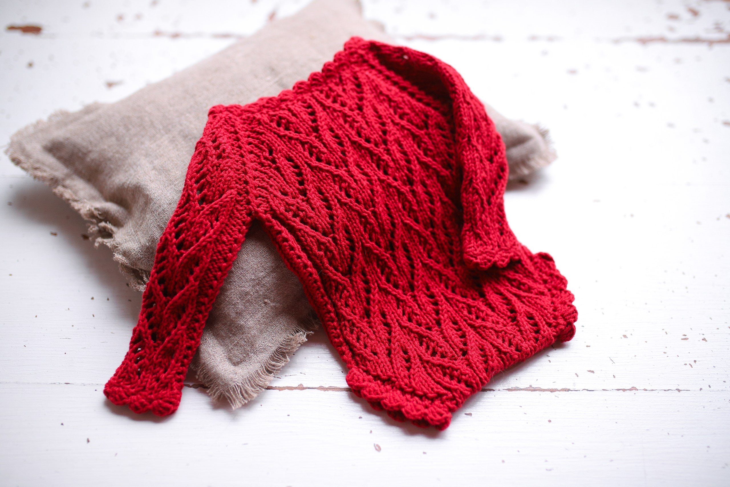 Knitted newborn set: jumpsuit and bonnet. Wool and acrylic blend. Perfect for a newborn photo shoot. A gift for a baby shower, a hospital discharge set, or a gift for new parents.