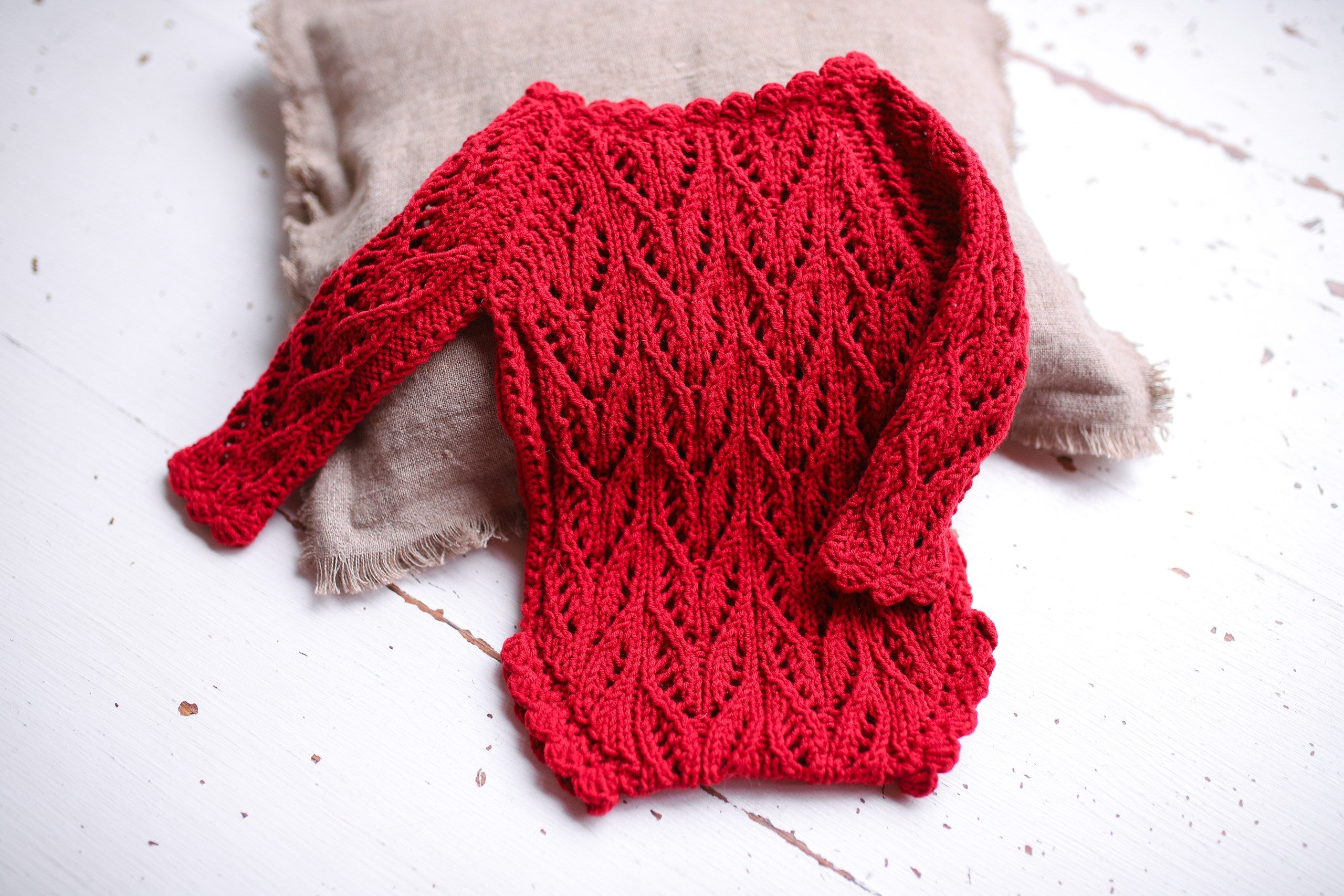 Knitted newborn set: jumpsuit and bonnet. Wool and acrylic blend. Perfect for a newborn photo shoot. A gift for a baby shower, a hospital discharge set, or a gift for new parents.