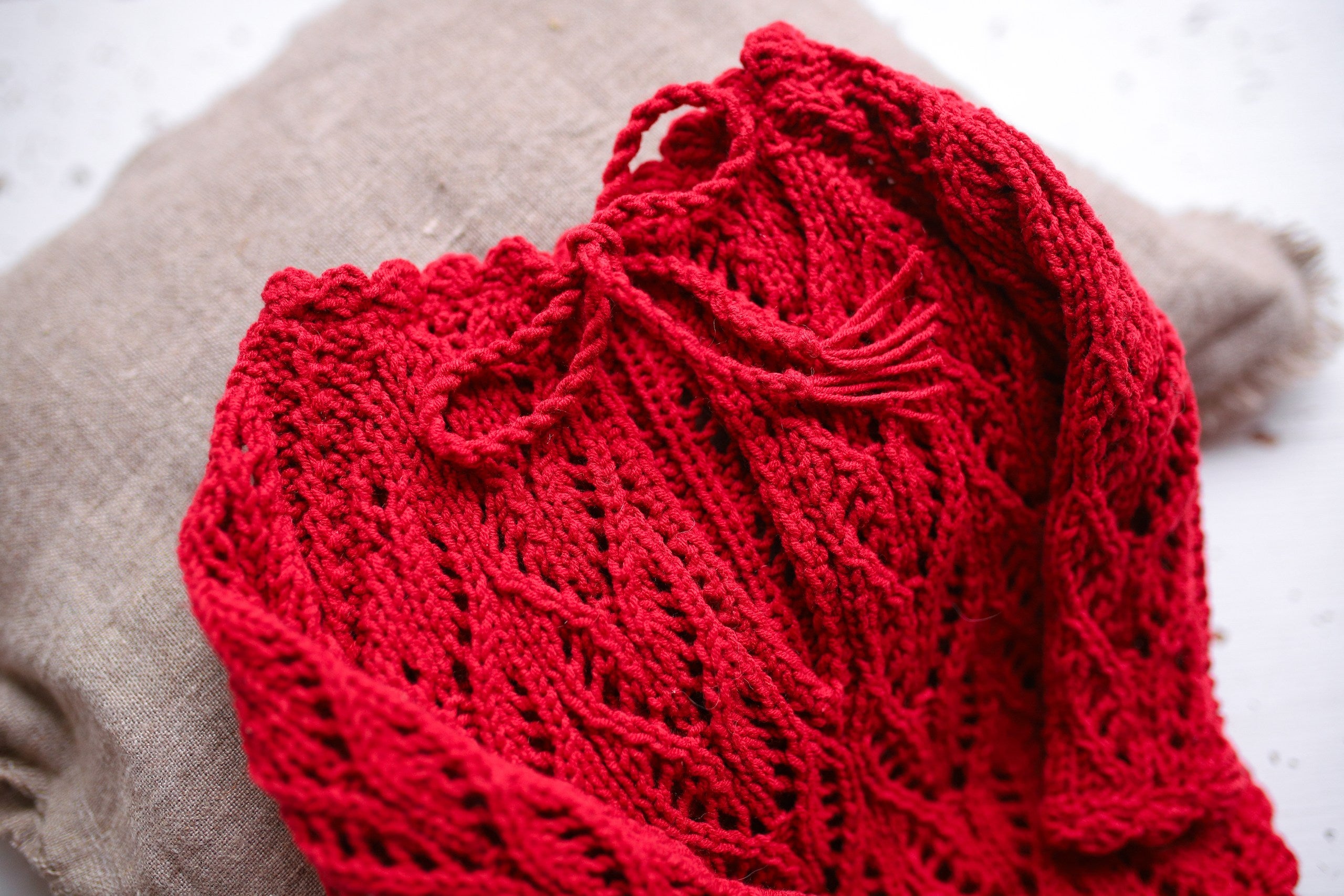 Knitted newborn set: jumpsuit and bonnet. Wool and acrylic blend. Perfect for a newborn photo shoot. A gift for a baby shower, a hospital discharge set, or a gift for new parents.