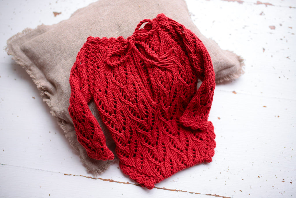 Knitted newborn set: jumpsuit and bonnet. Wool and acrylic blend. Perfect for a newborn photo shoot. A gift for a baby shower, a hospital discharge set, or a gift for new parents.