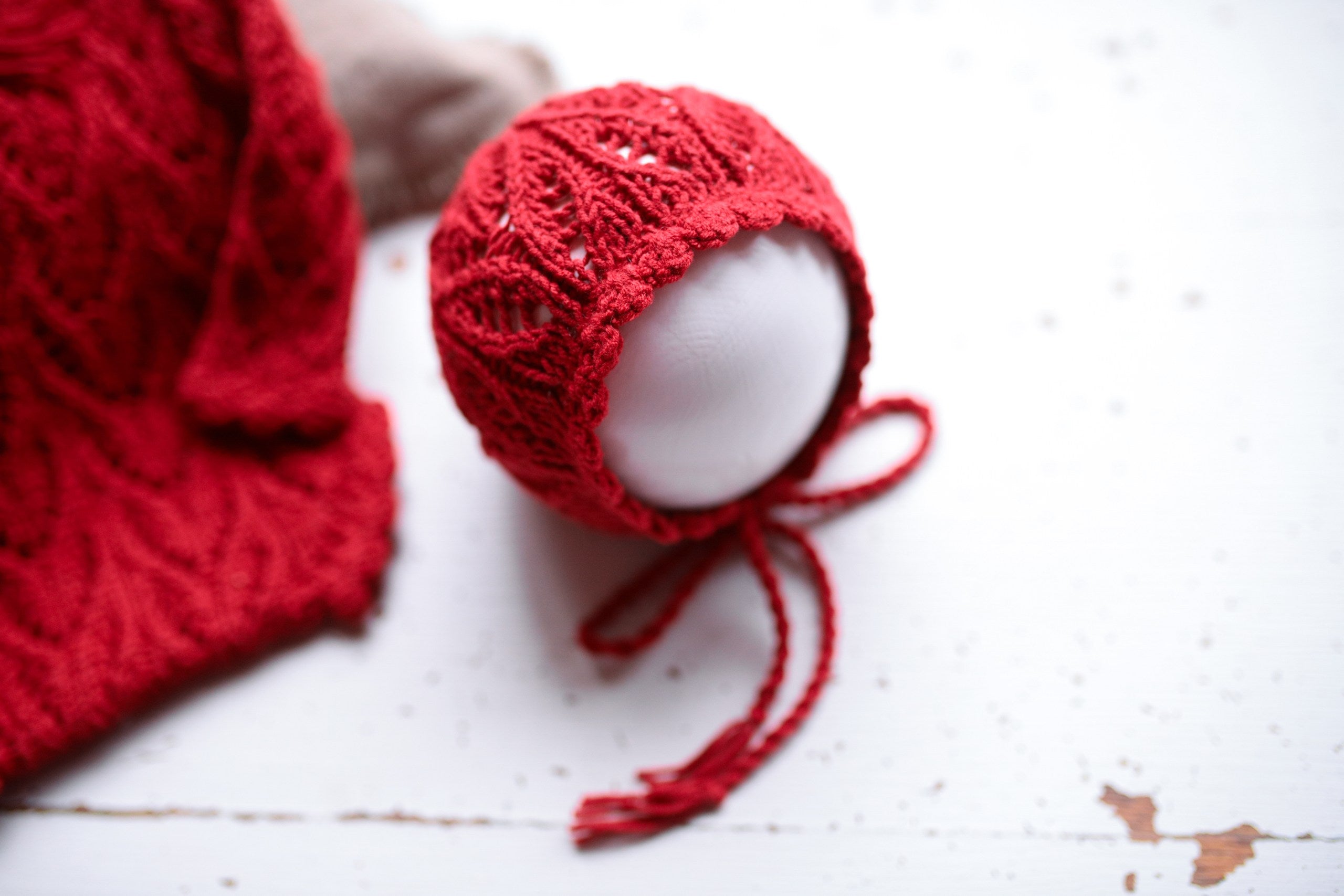 Knitted newborn set: jumpsuit and bonnet. Wool and acrylic blend. Perfect for a newborn photo shoot. A gift for a baby shower, a hospital discharge set, or a gift for new parents.