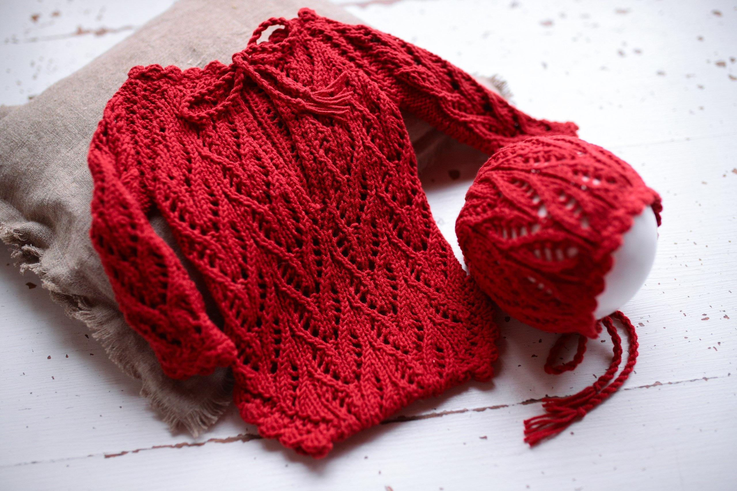 Knitted newborn set: jumpsuit and bonnet. Wool and acrylic blend. Perfect for a newborn photo shoot. A gift for a baby shower, a hospital discharge set, or a gift for new parents.