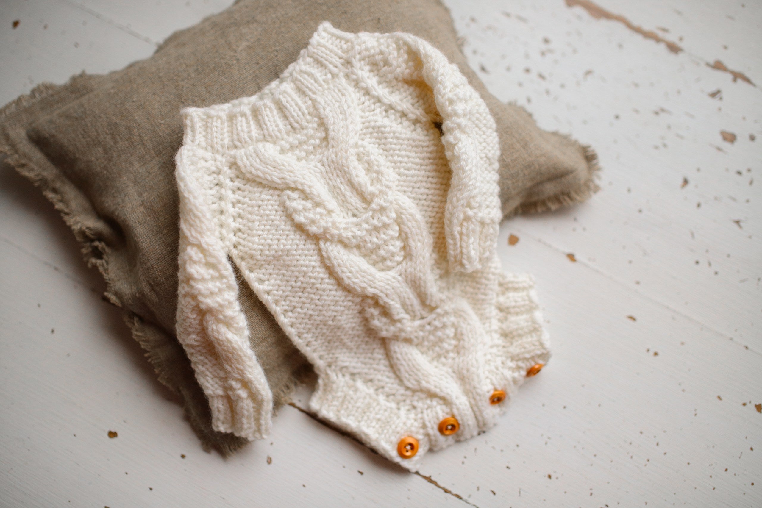 Knitted jumpsuit, bonnet and booties for a newborn, merino wool clothing set, newborn photo shoot props, newborn photo shoot clothes, hospital discharge clothes.