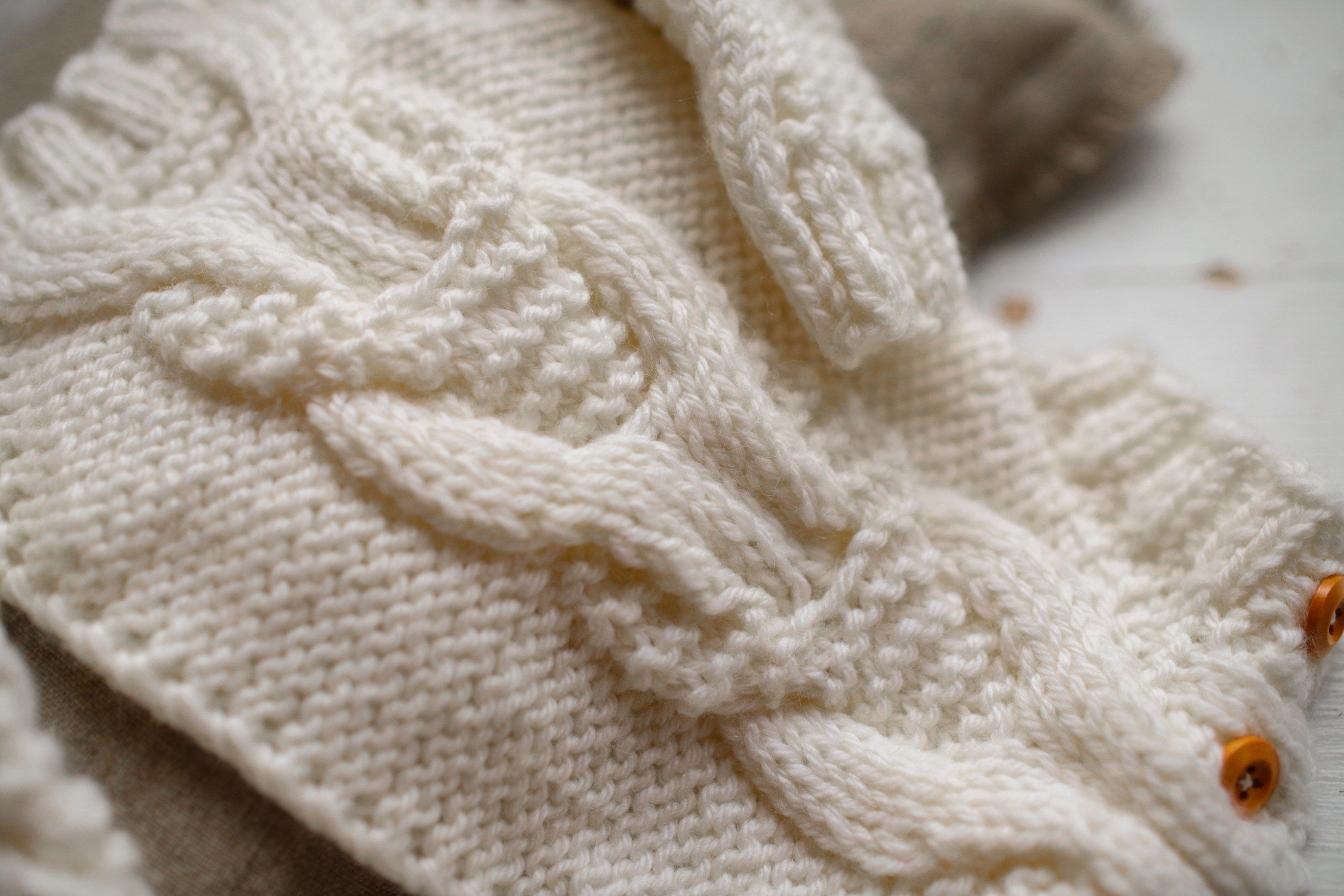 Knitted jumpsuit, bonnet and booties for a newborn, merino wool clothing set, newborn photo shoot props, newborn photo shoot clothes, hospital discharge clothes.