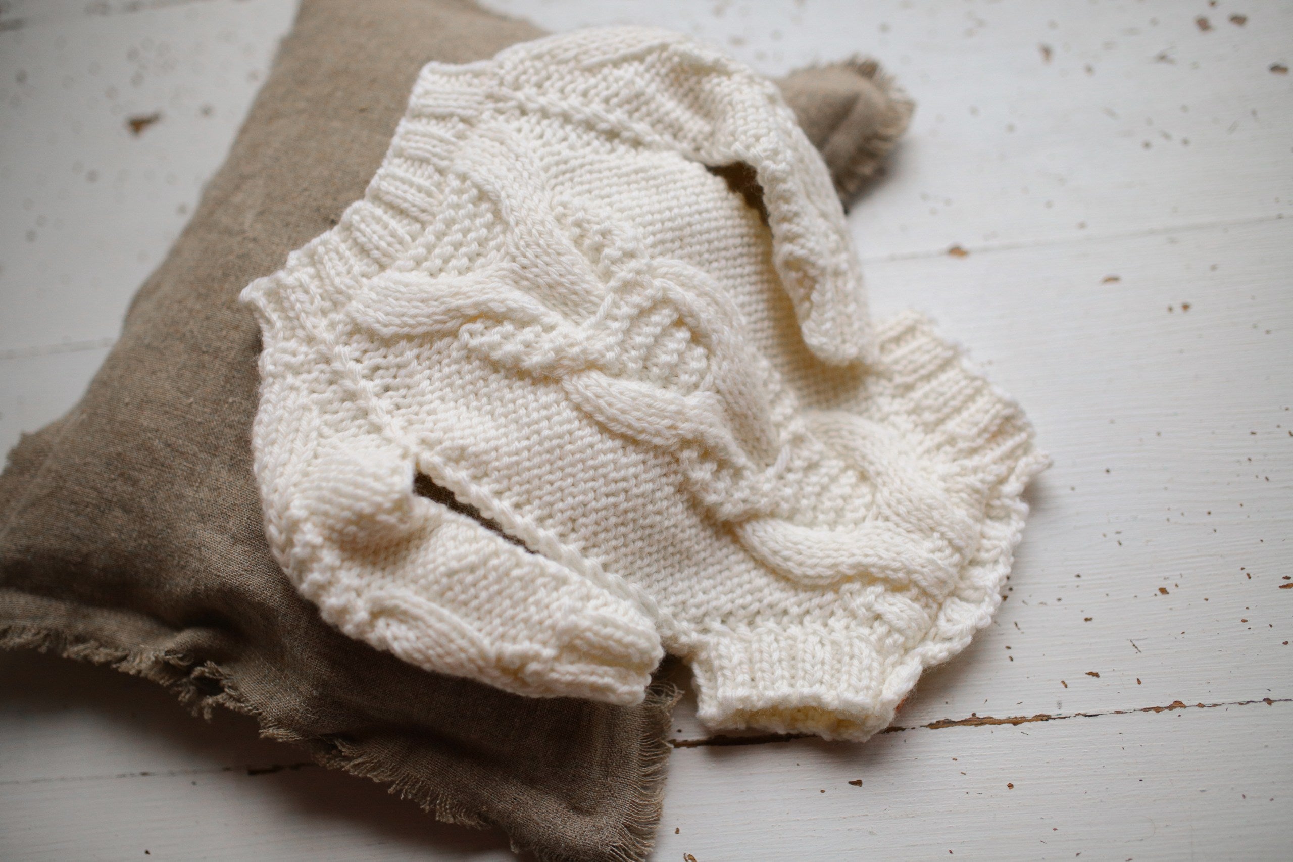 Knitted jumpsuit, bonnet and booties for a newborn, merino wool clothing set, newborn photo shoot props, newborn photo shoot clothes, hospital discharge clothes.