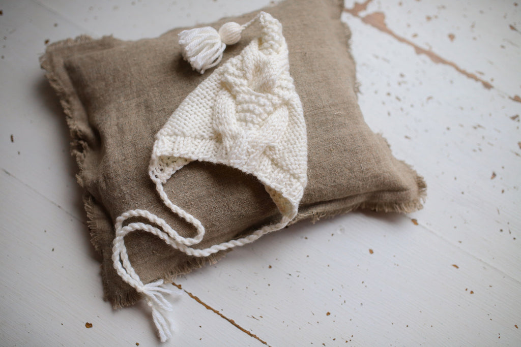 Knitted jumpsuit, bonnet and booties for a newborn, merino wool clothing set, newborn photo shoot props, newborn photo shoot clothes, hospital discharge clothes.
