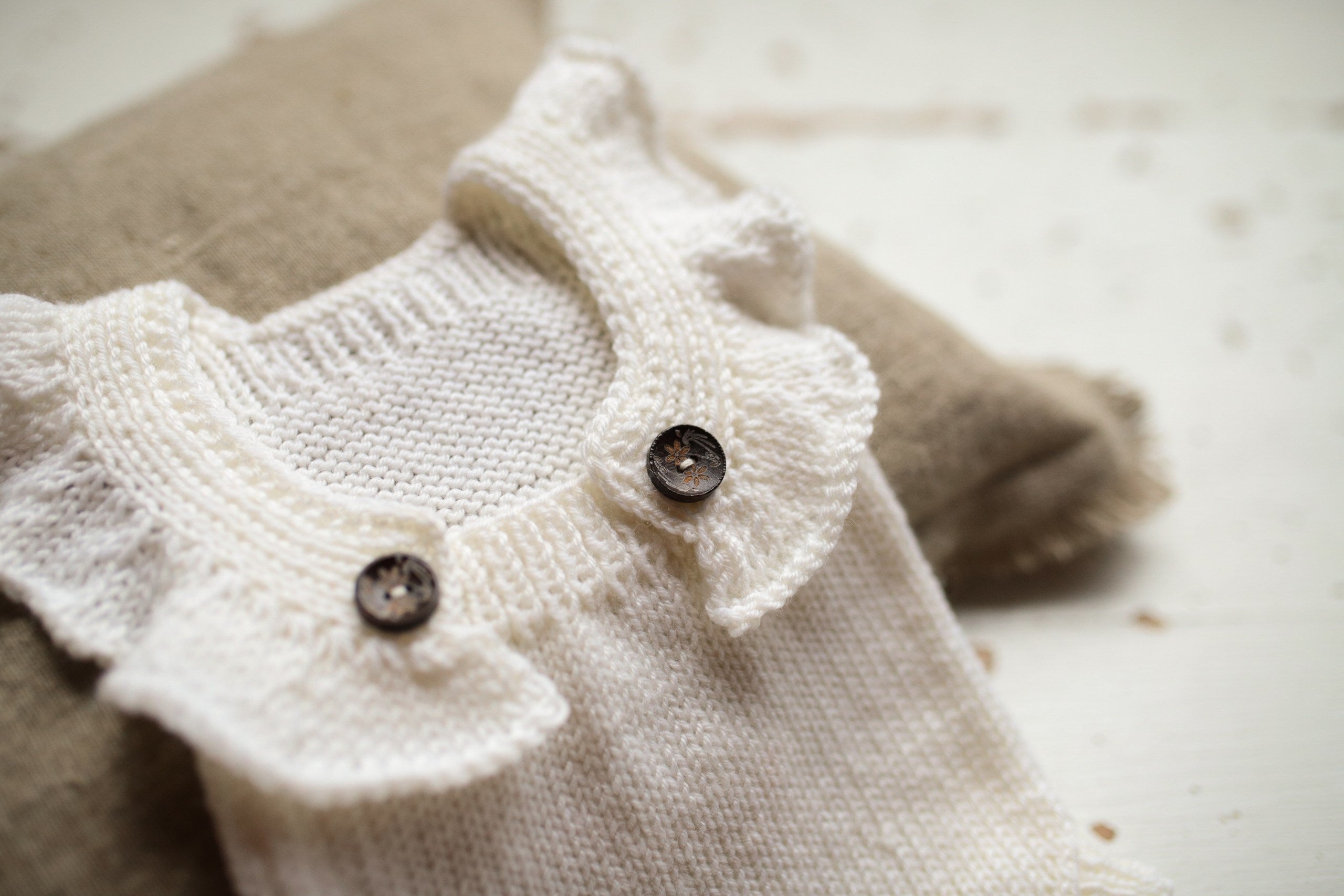Knitted jumpsuit, bonnet and booties for a newborn, merino wool clothing set, newborn photo shoot props, newborn photo shoot clothes, hospital discharge clothes. (Copy)