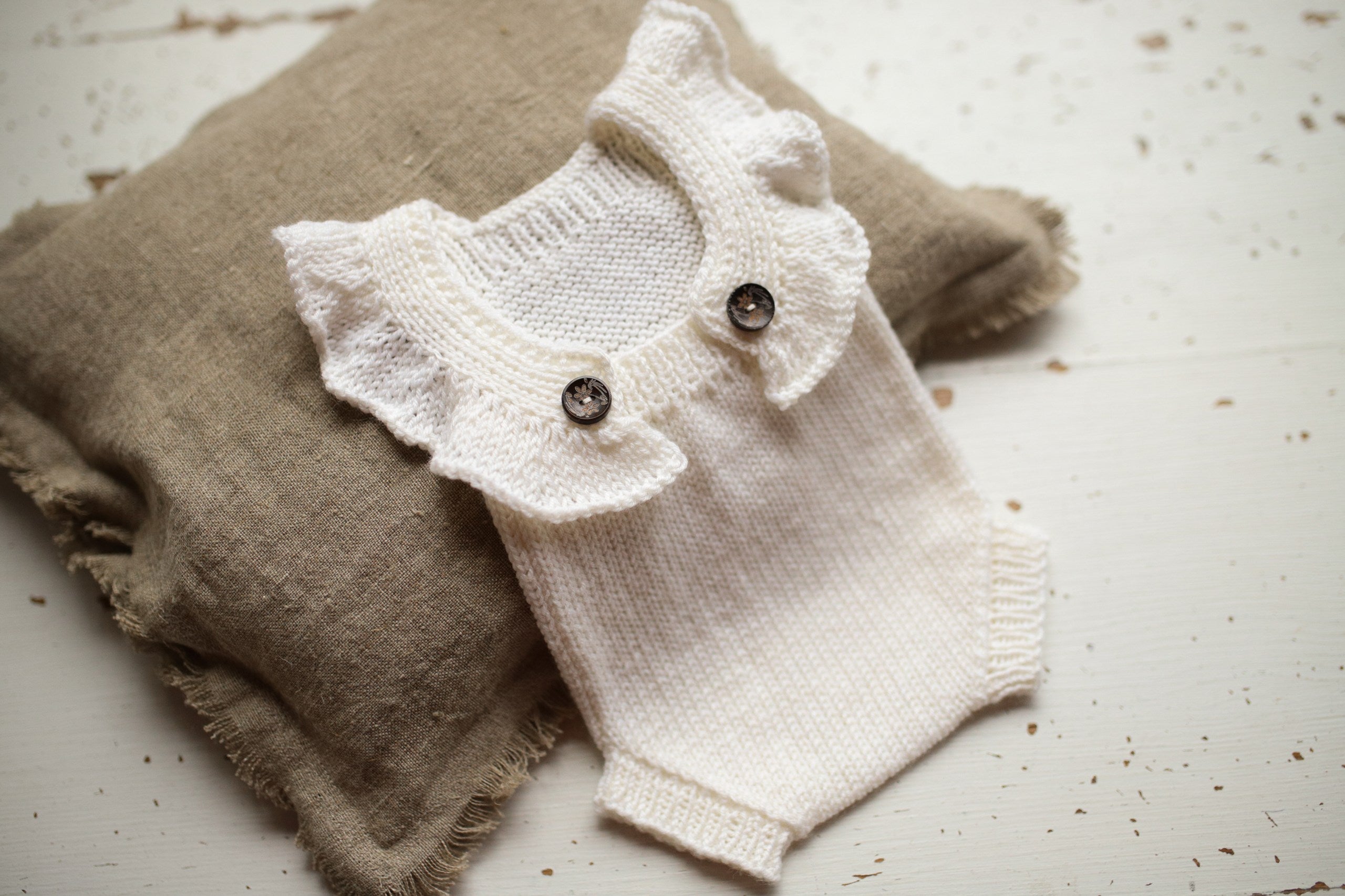 Knitted jumpsuit, bonnet and booties for a newborn, merino wool clothing set, newborn photo shoot props, newborn photo shoot clothes, hospital discharge clothes. (Copy)