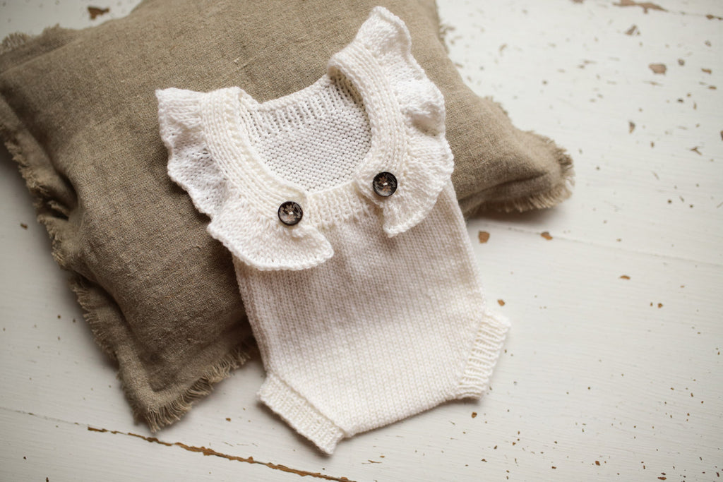 Knitted jumpsuit, bonnet and booties for a newborn, merino wool clothing set, newborn photo shoot props, newborn photo shoot clothes, hospital discharge clothes. (Copy)