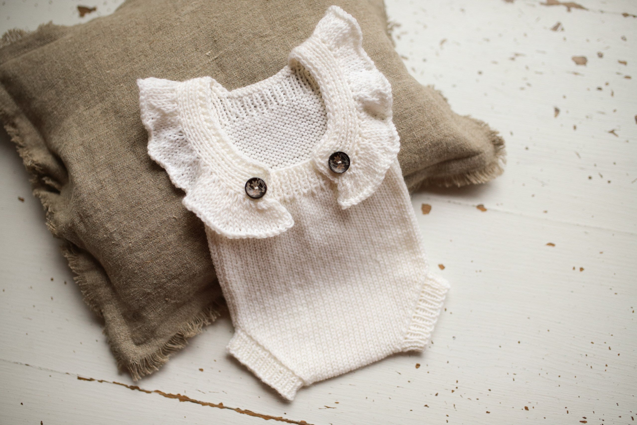 Knitted jumpsuit, bonnet and booties for a newborn, merino wool clothing set, newborn photo shoot props, newborn photo shoot clothes, hospital discharge clothes. (Copy)