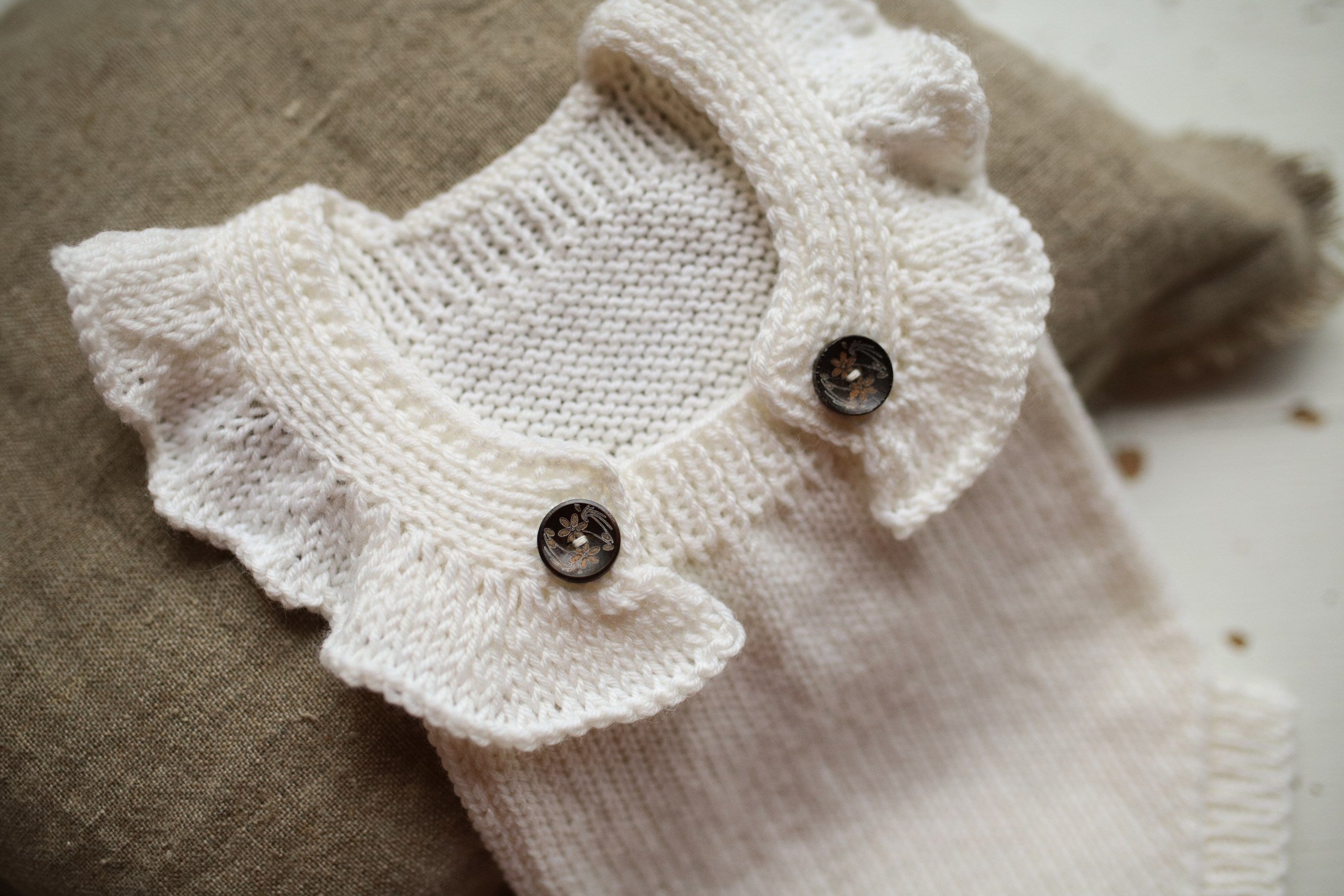 Knitted jumpsuit, bonnet and booties for a newborn, merino wool clothing set, newborn photo shoot props, newborn photo shoot clothes, hospital discharge clothes. (Copy)